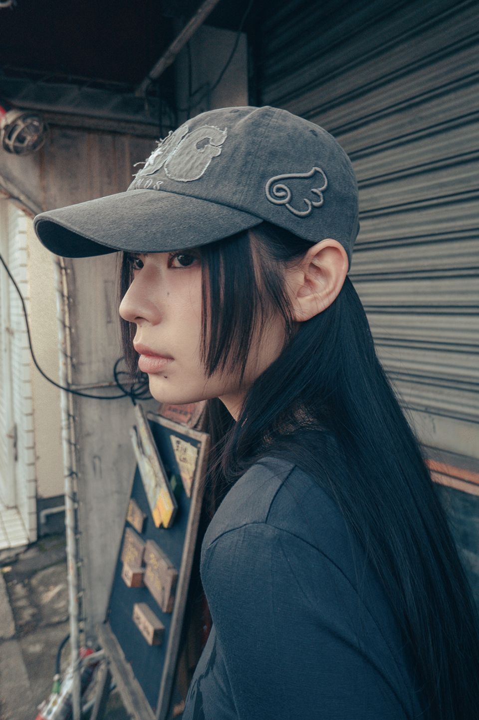 MUSINSA公式 | HUG YOUR SKIN ハグフレンズキャップ（チャコール）