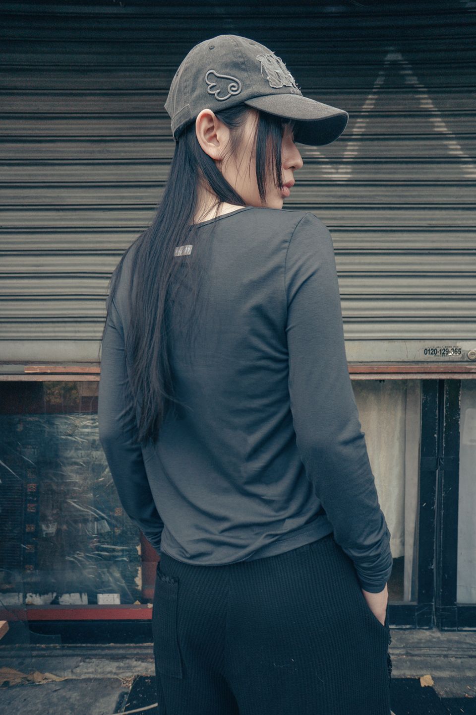 MUSINSA公式 | HUG YOUR SKIN ハグフレンズキャップ（チャコール）