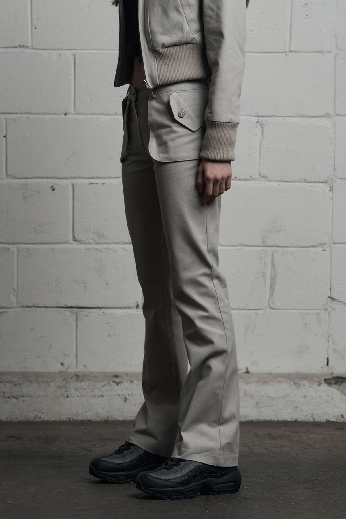 시너진(SYNERJYN) CARGO POCKET COTTON PANTS GRAY