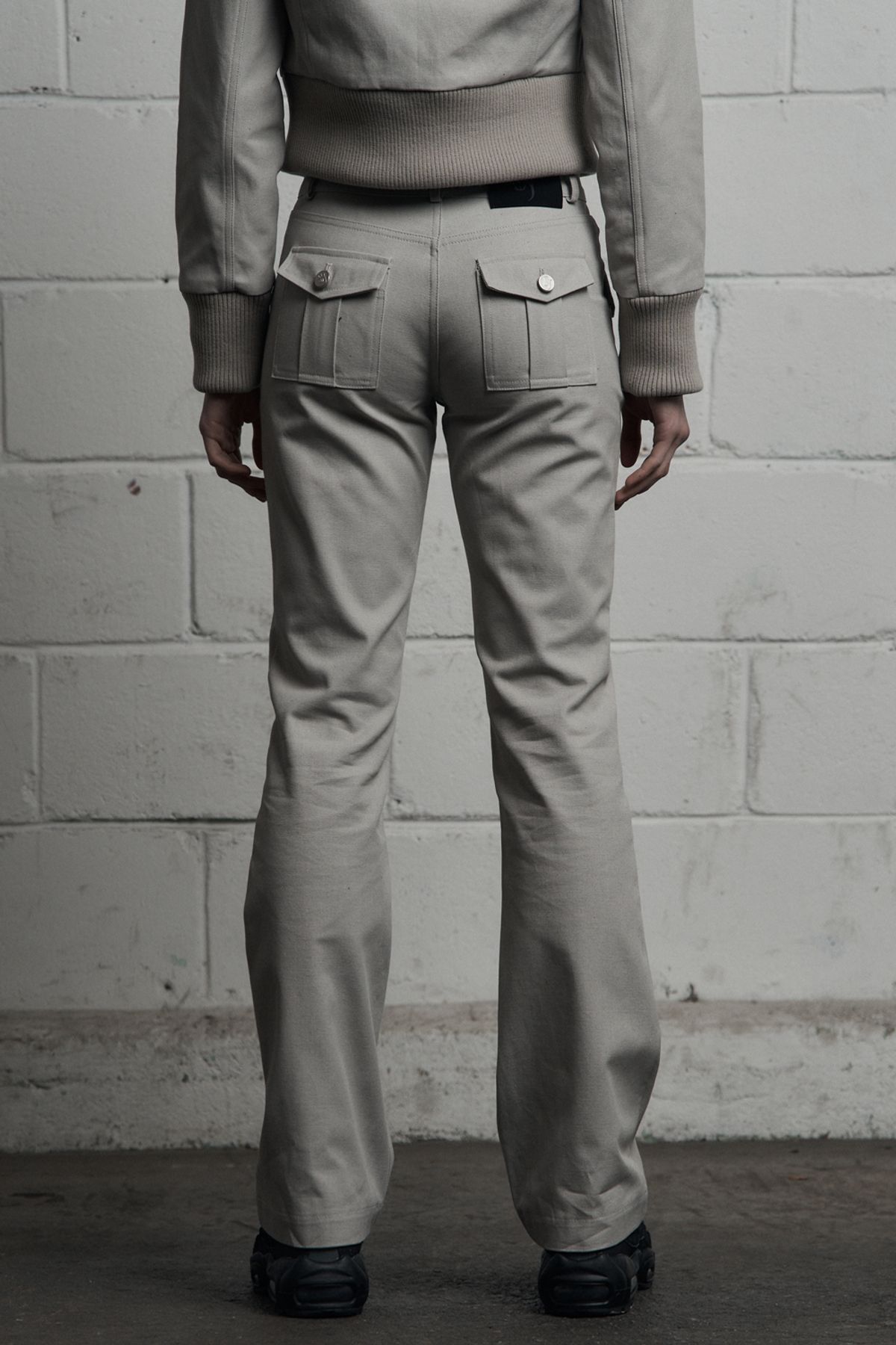 시너진(SYNERJYN) CARGO POCKET COTTON PANTS GRAY