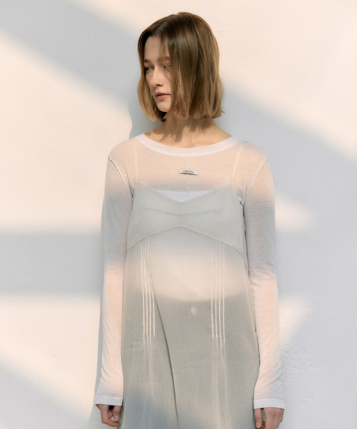 로라로라(ROLAROLA) STITCH ROUND NECK T-SHIRT WHITE
