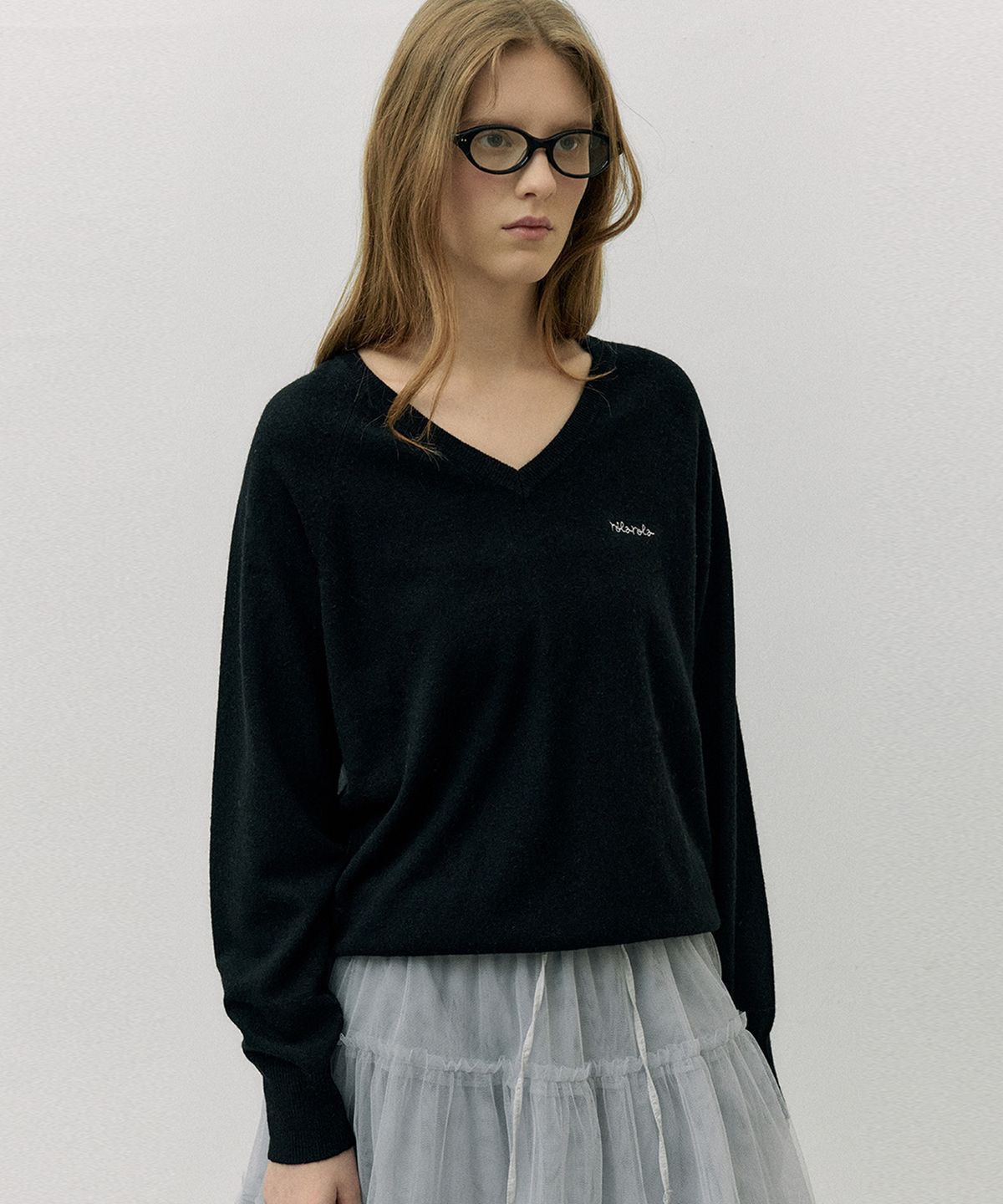 로라로라(ROLAROLA) WOOL BLENDED V NECK KNIT BLACK