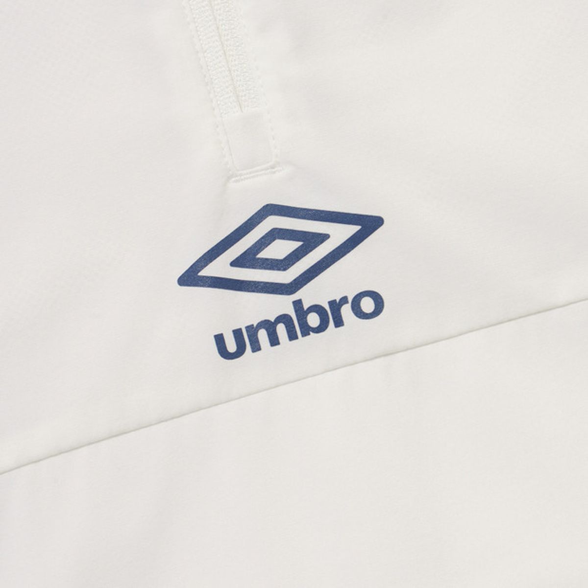 엄브로(UMBRO) 액티브 올라운드 에어홀 스탠넥 아노락 화이트(UQ121SWT22)