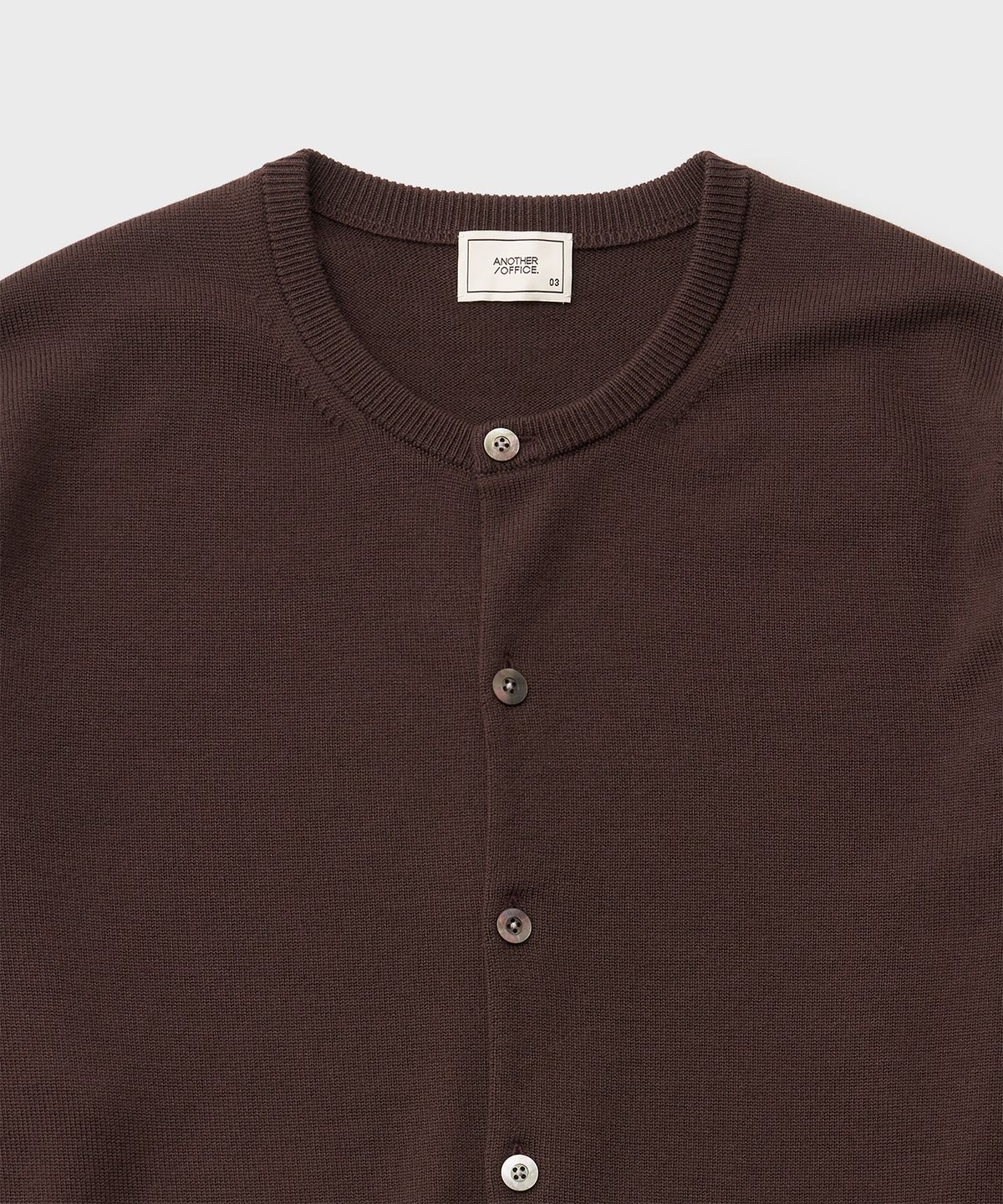 어나더 오피스(ANOTHER OFFICE) Solid Round Neck Cardigan (Brown)
