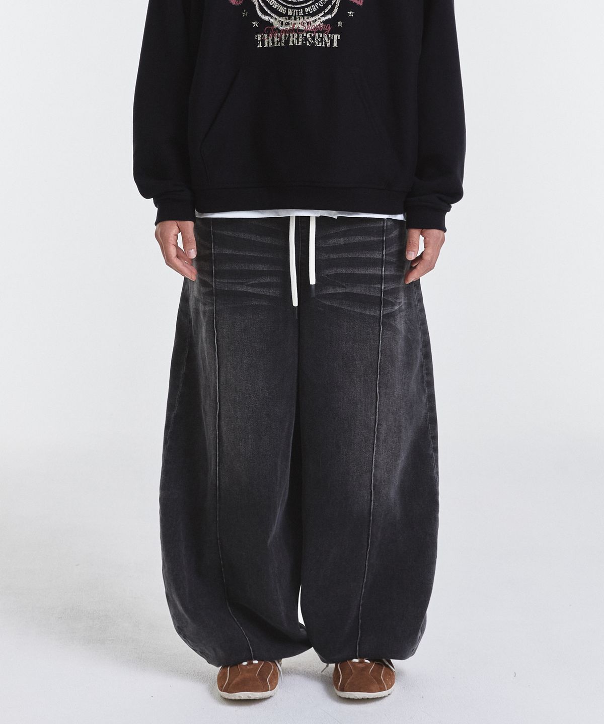 기철(KICHUL) Denim sweat balloon pants (washed black)
