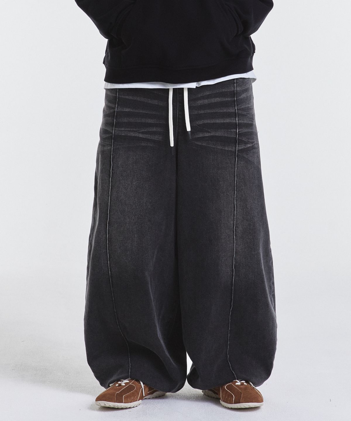 기철(KICHUL) Denim sweat balloon pants (washed black)