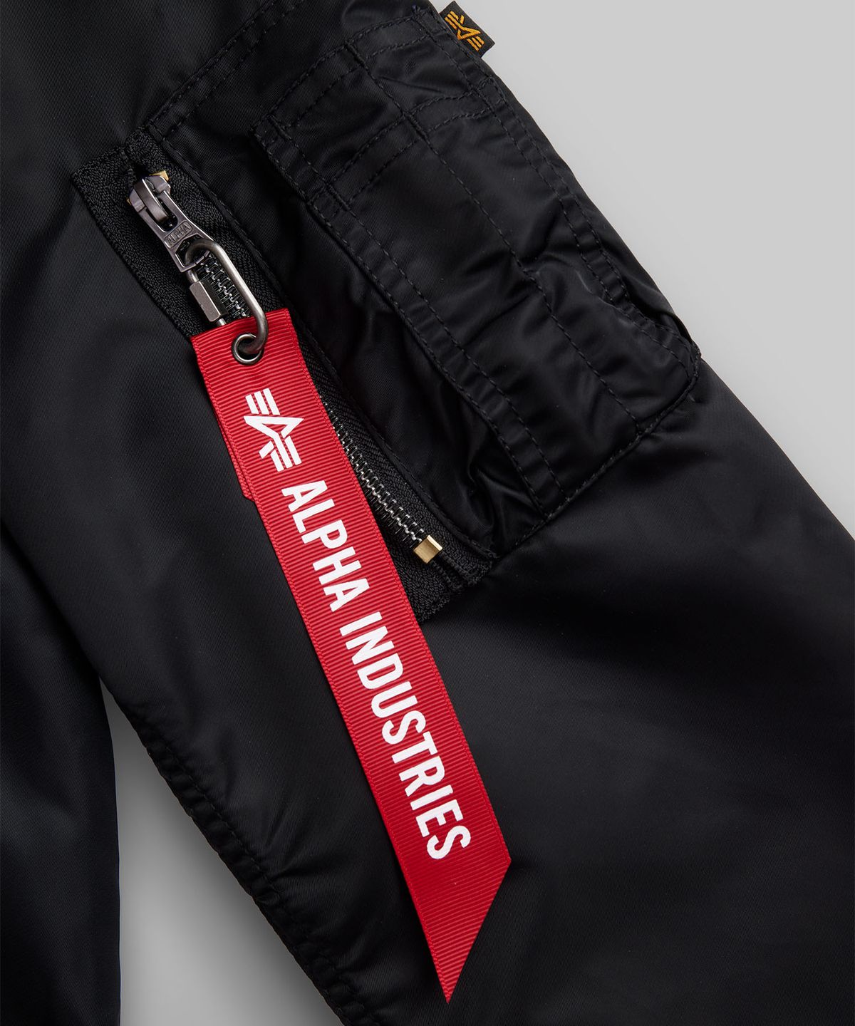 알파 인더스트리(ALPHA INDUSTRIES) L-2B 후디드 GEN II 플라이트 자켓 블랙