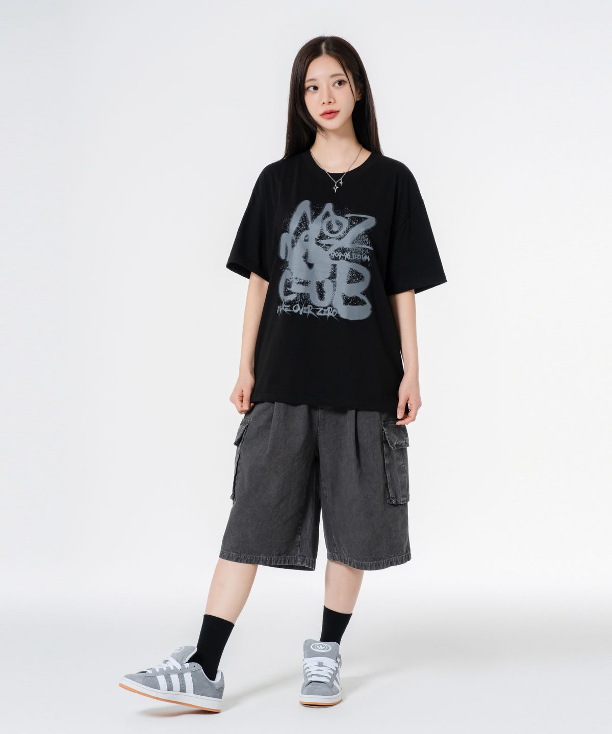 모즈모즈(MOZMOZ) [SET] 브러시로고 반팔+스톤워싱 와이드 카고 반바지 셋업 블랙