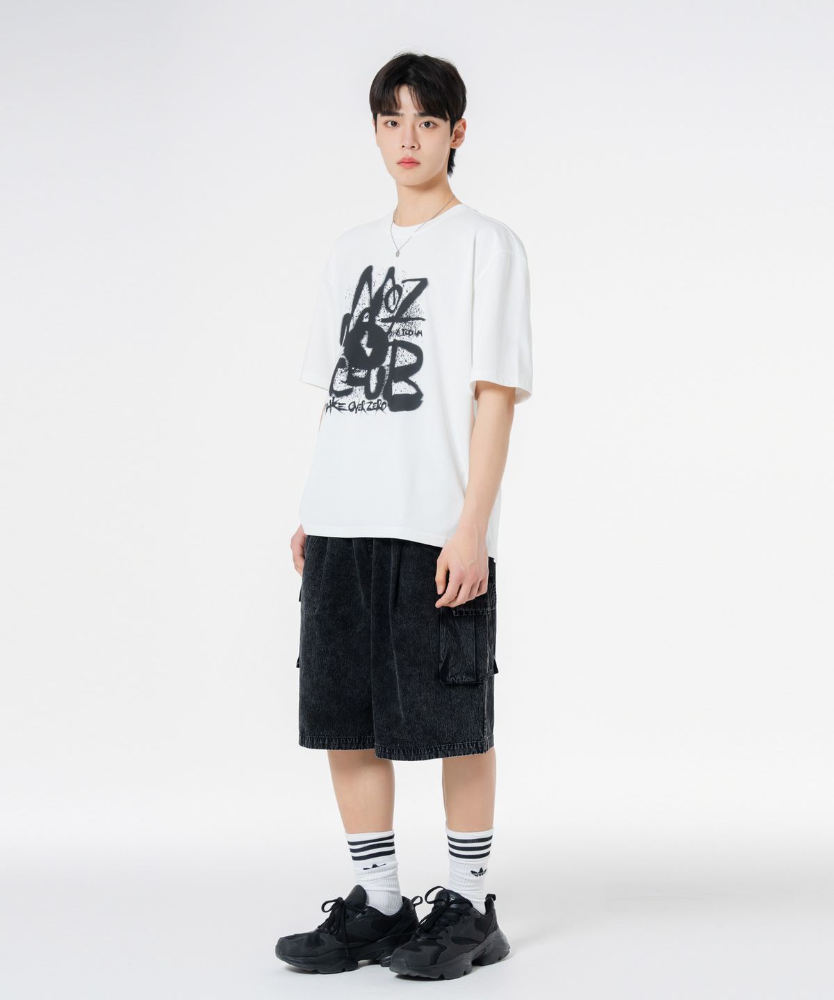 모즈모즈(MOZMOZ) [SET] 브러시로고 반팔+스톤워싱 와이드 카고 반바지 셋업 화이트