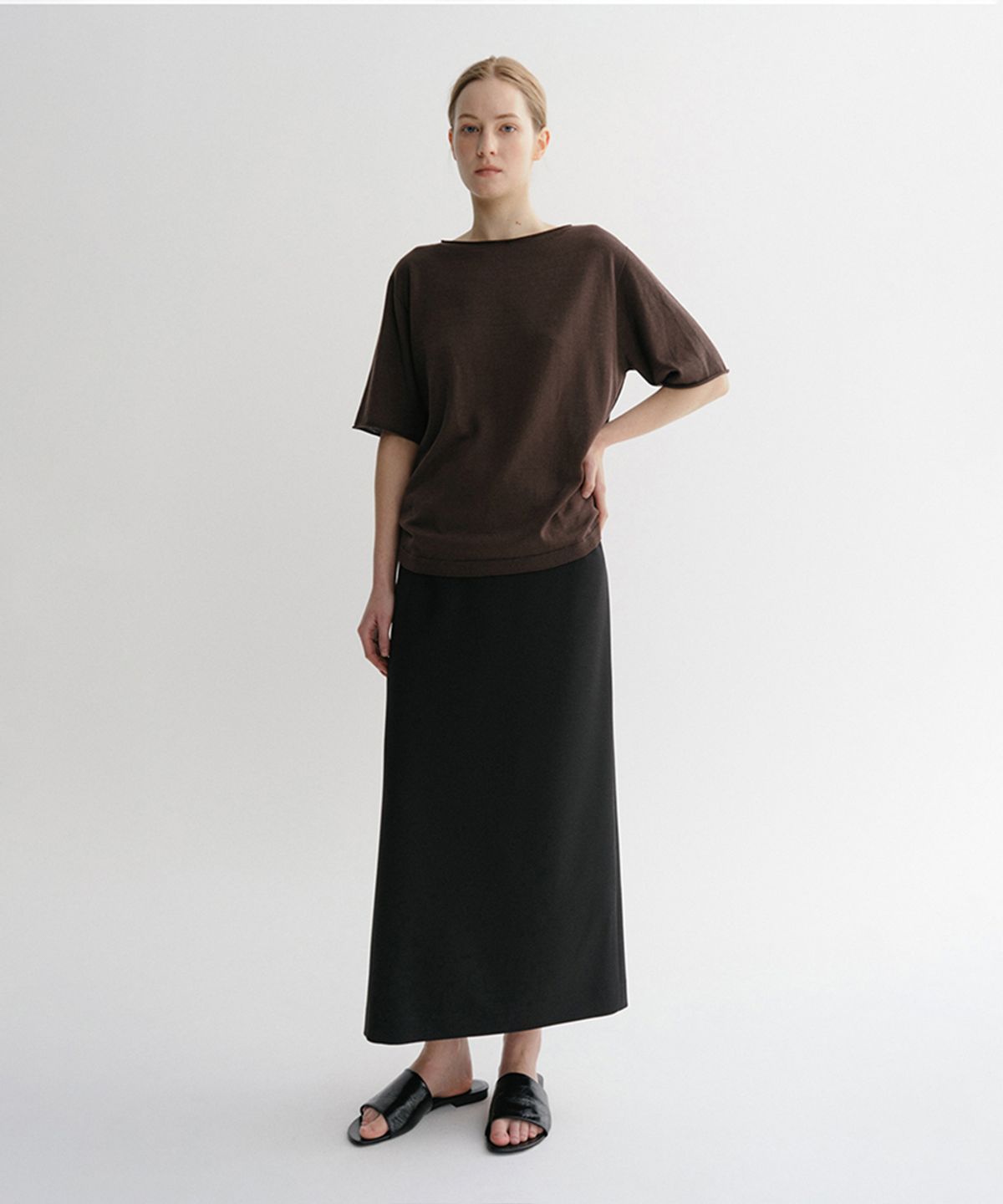 이아(EAAH) MAXI SLIT SKIRT (BLACK)