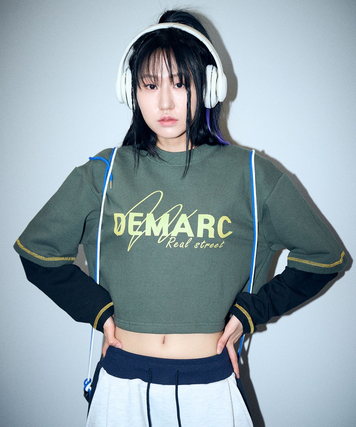 드마크(DEMARC) 더블 슬리브 크롭 티셔츠 카키