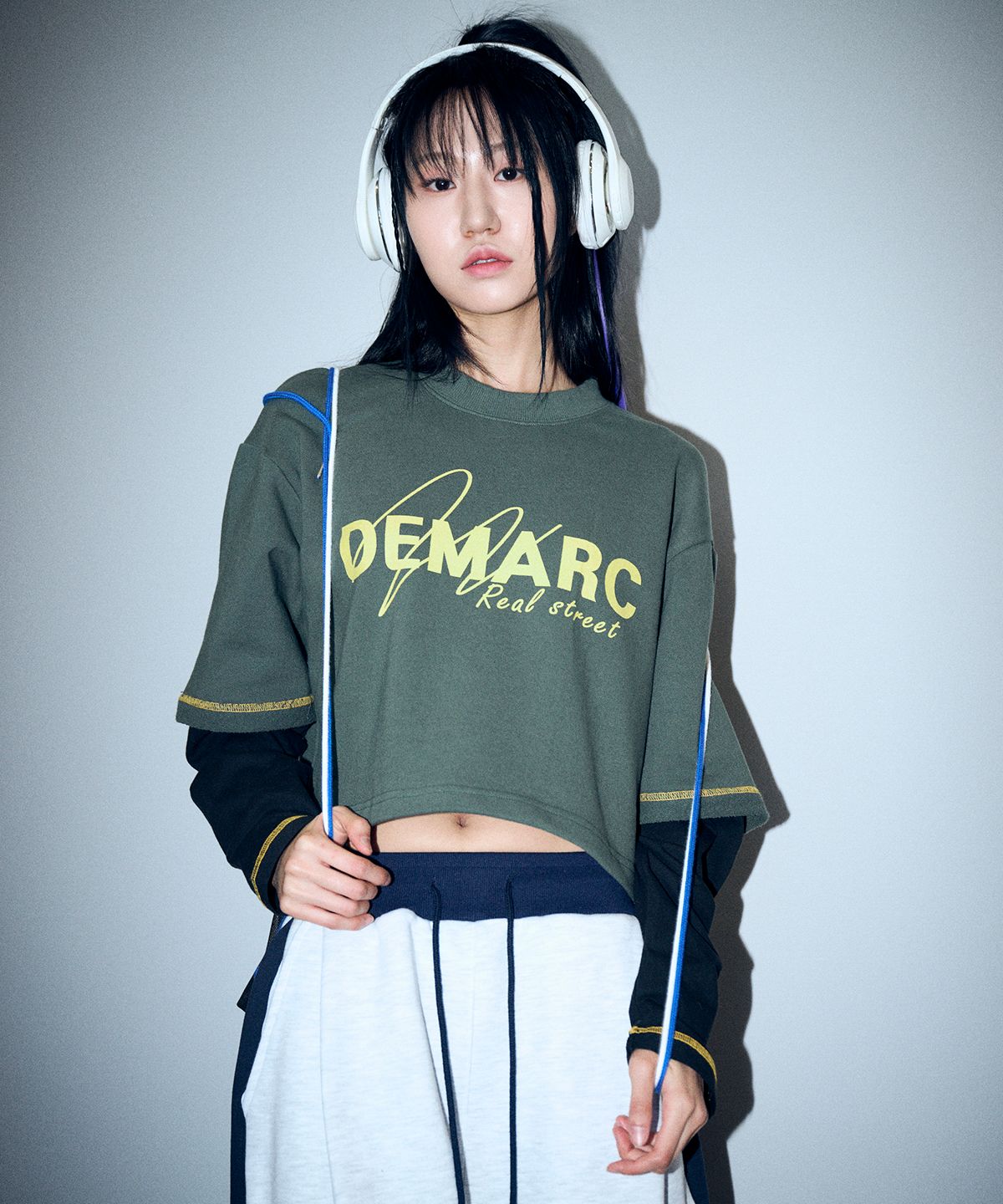 드마크(DEMARC) 더블 슬리브 크롭 티셔츠 카키