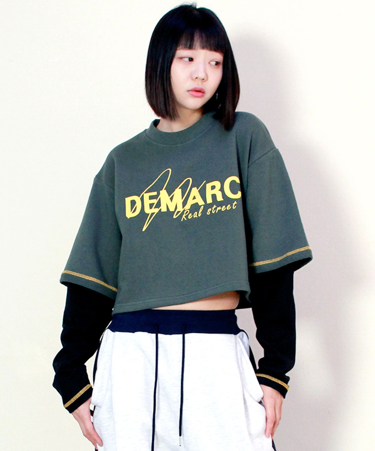 드마크(DEMARC) 더블 슬리브 크롭 티셔츠 카키