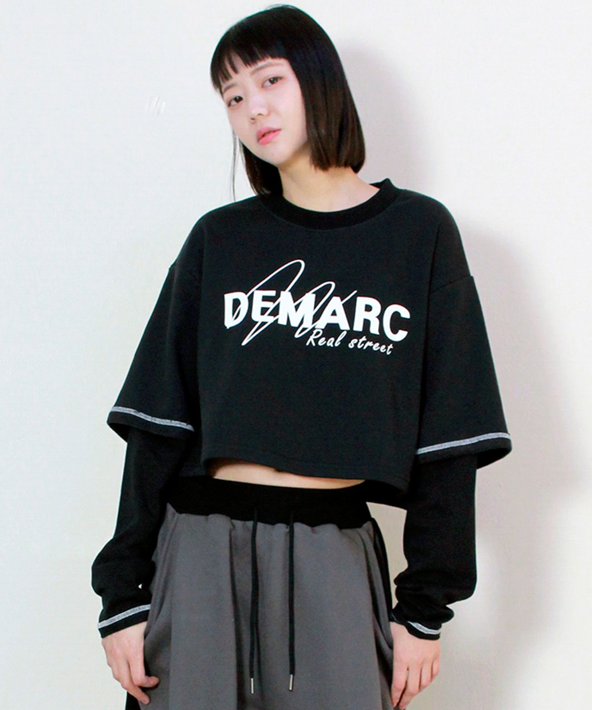 드마크(DEMARC) 더블 슬리브 크롭 티셔츠 블랙