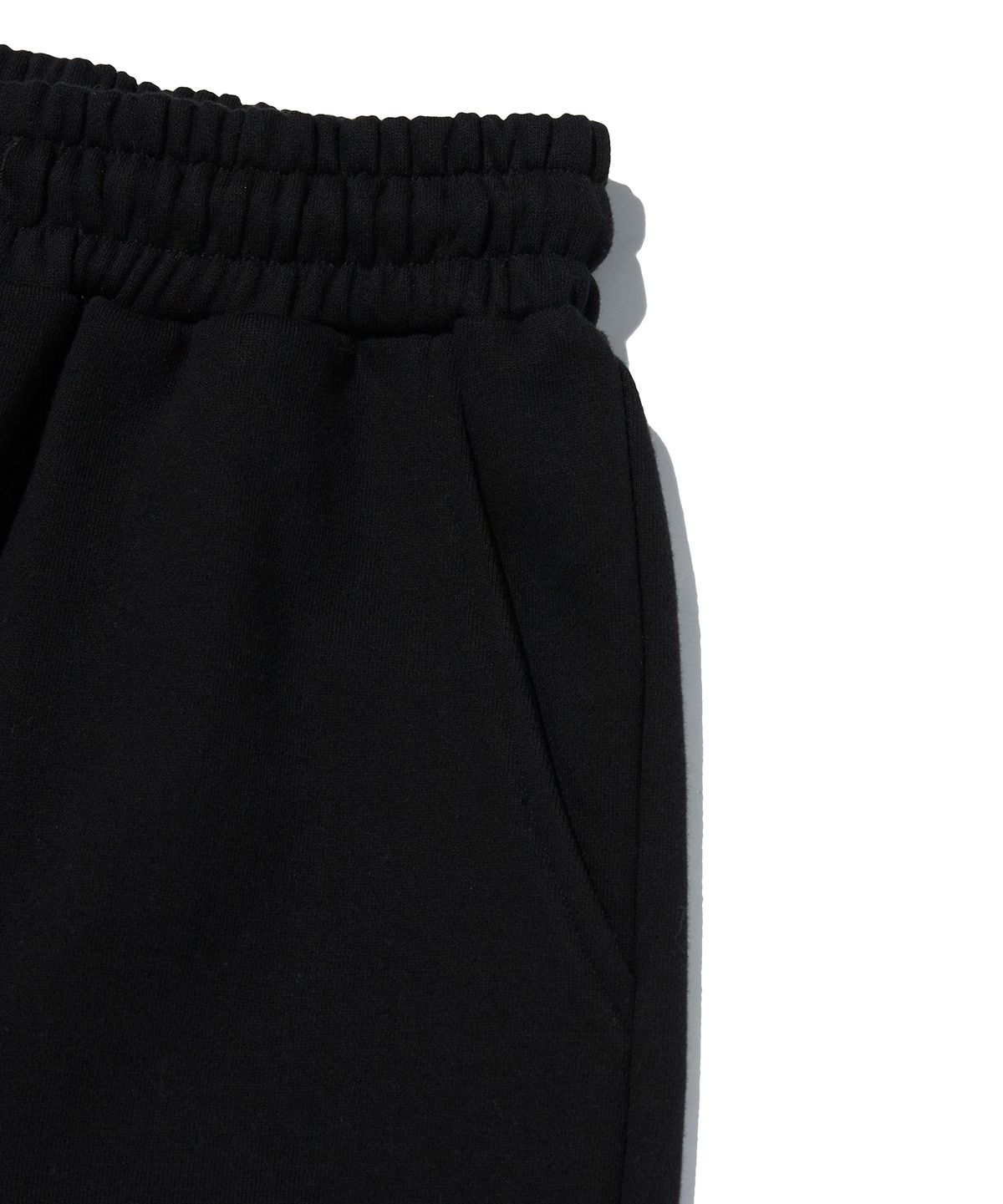 스웨이드(SUADE) WIDE SWEAT SHORTS [BLACK]