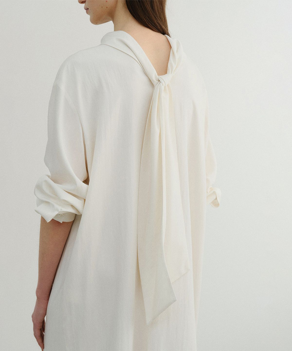 이아(EAAH) BACK TIE MAXI DRESS (IVORY)
