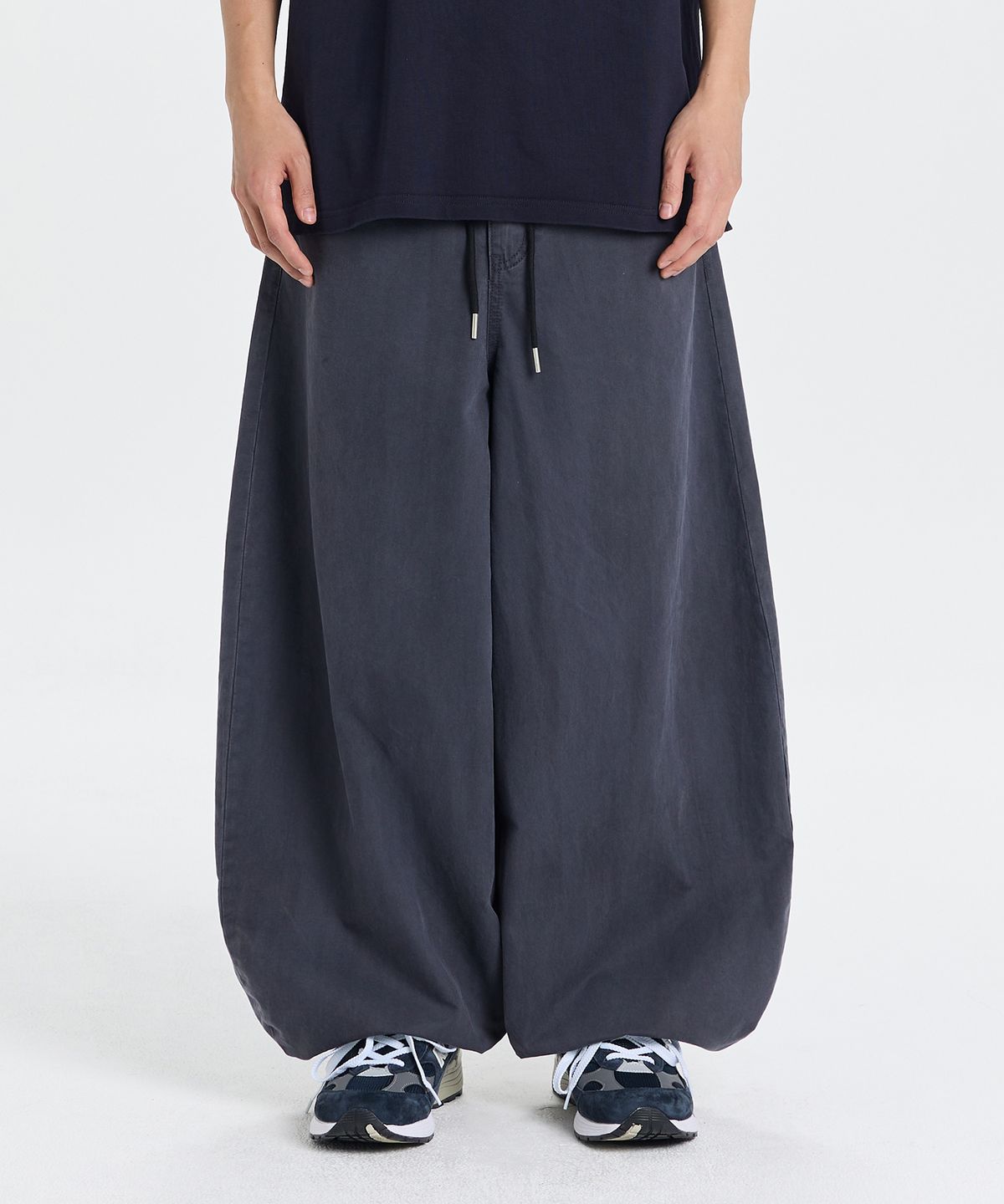기철(KICHUL) Dyed balloon cotton pants (greyish charcoal)