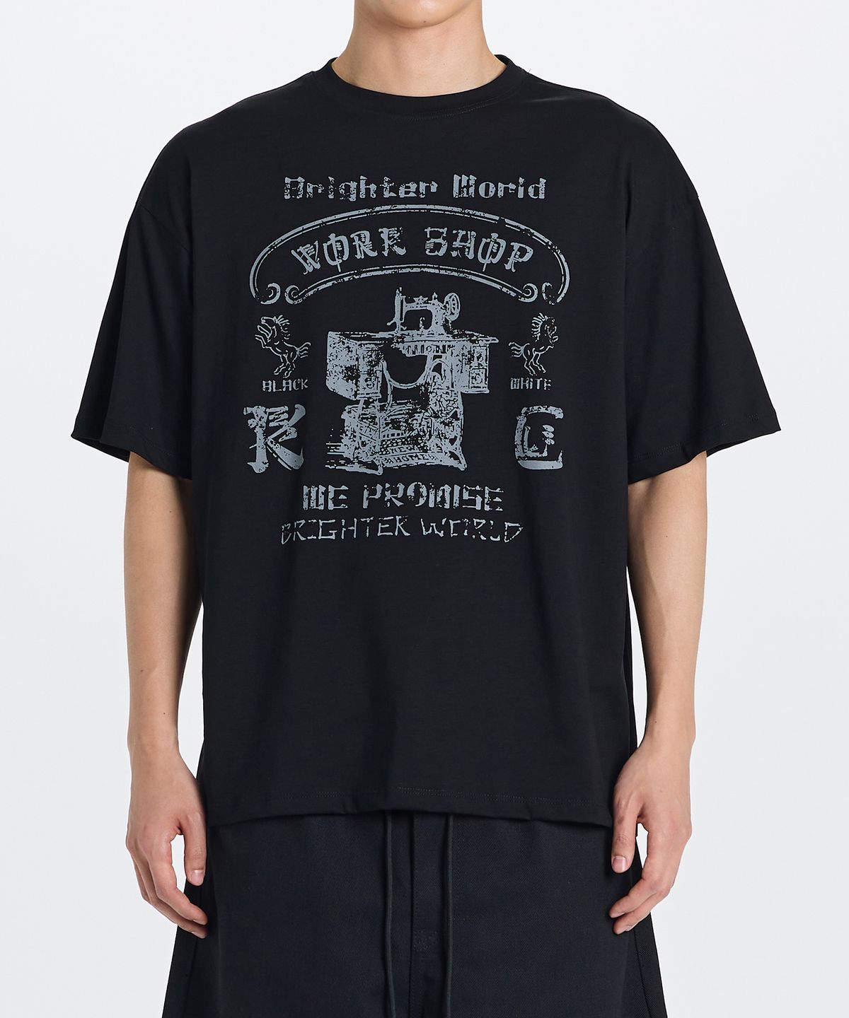 기철(KICHUL) Bright world semi over t-shirt (black)