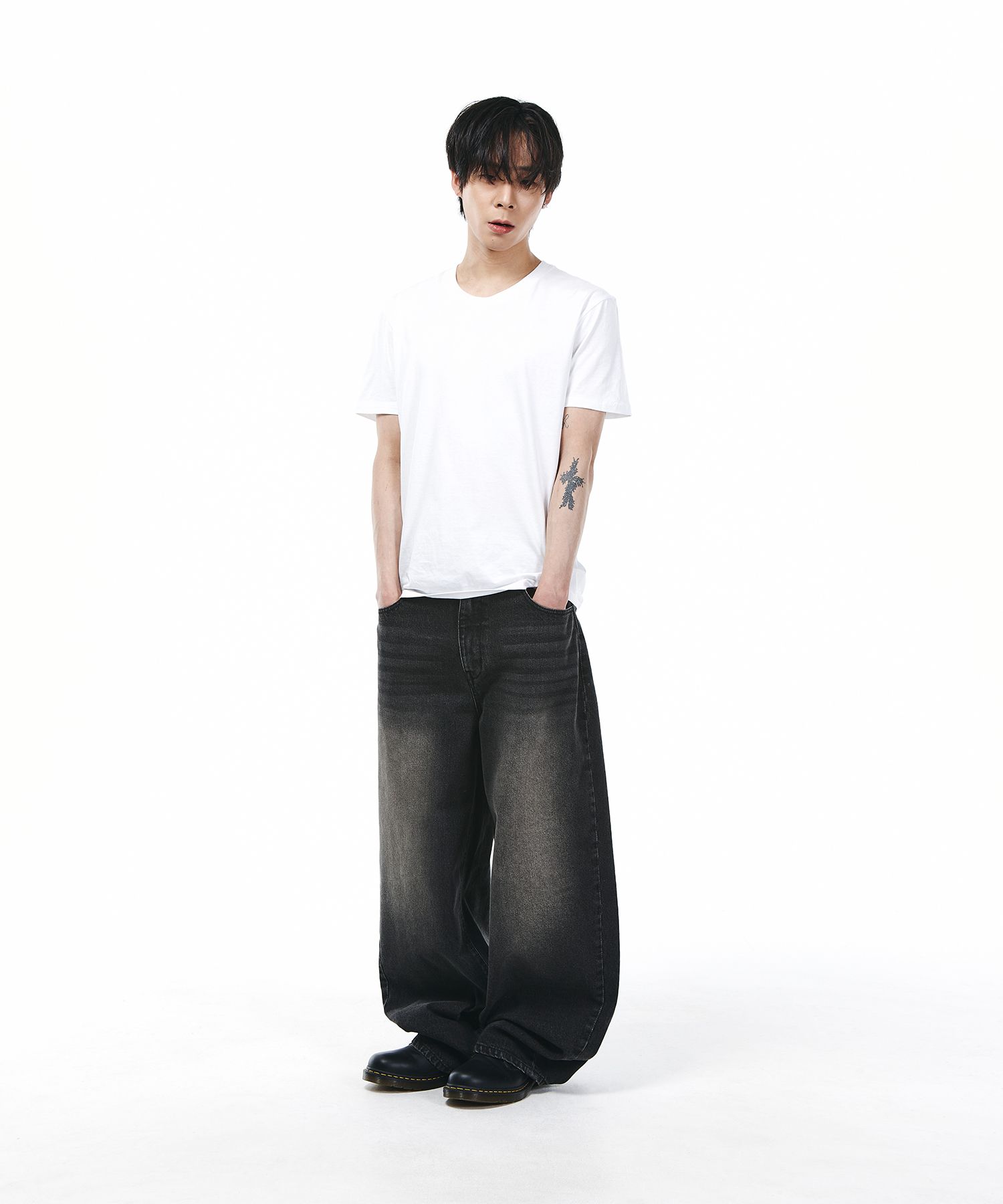MUSINSA公式 | SIGNATURE Balloon fit curved denim pants [black]