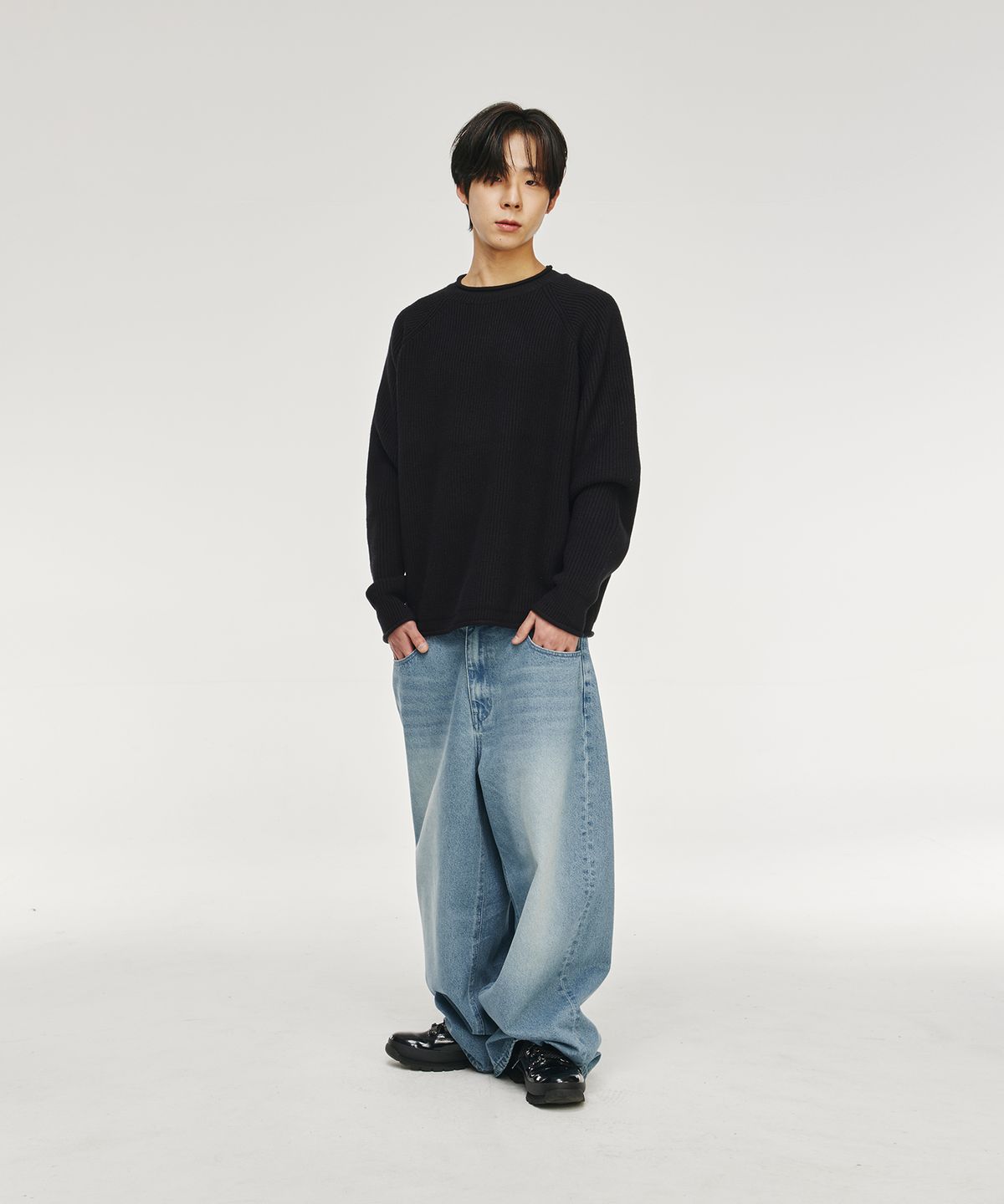 시그니처(SIGNATURE) 레글런 롤링 크루넥 니트[블랙]