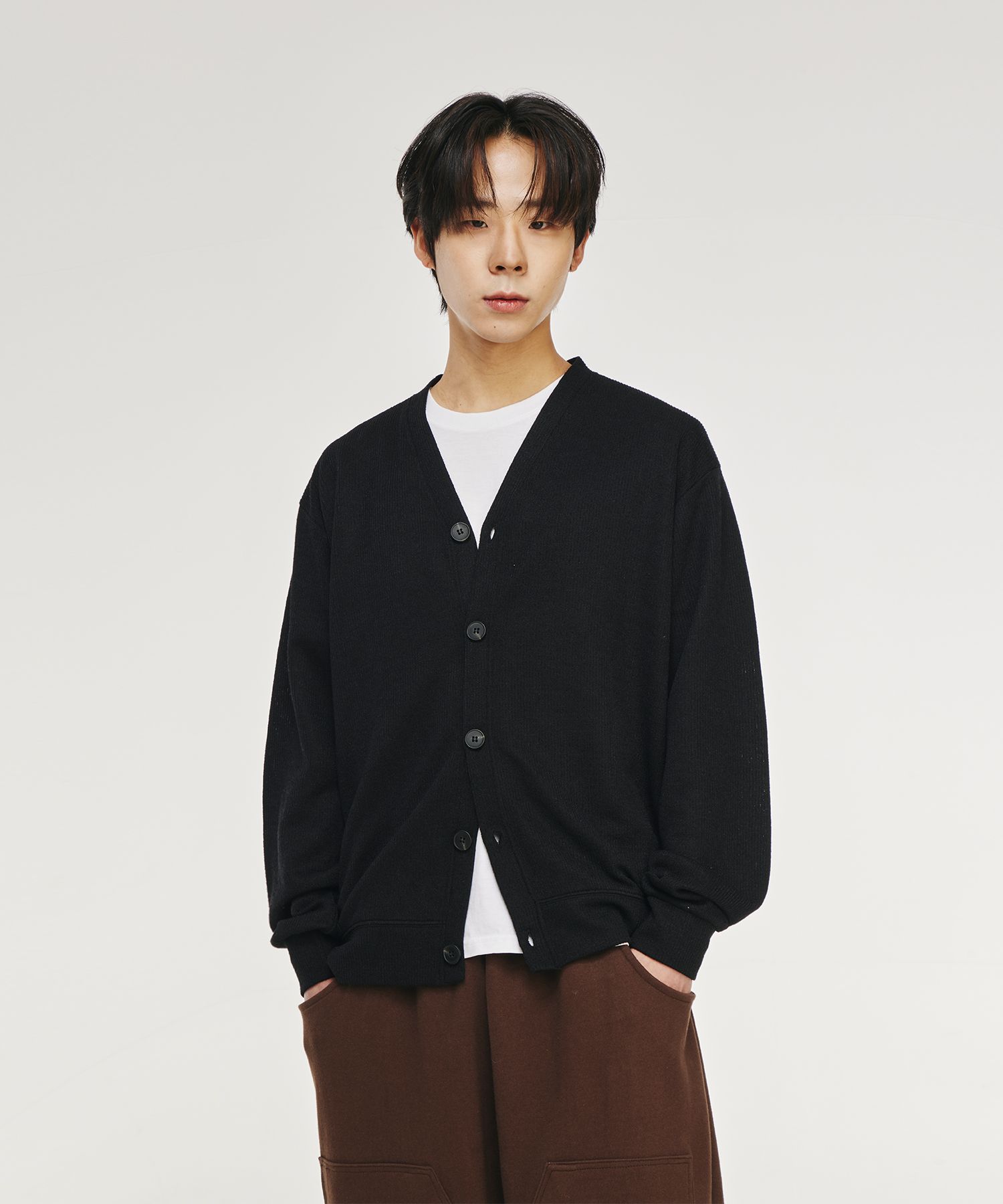 ☆MLB Korea☆ Women's Basic V-Neck Semi-Crop Man to Man CLE MUSINSA | SIGNATURE V-neck semi-crop cardigan [black]