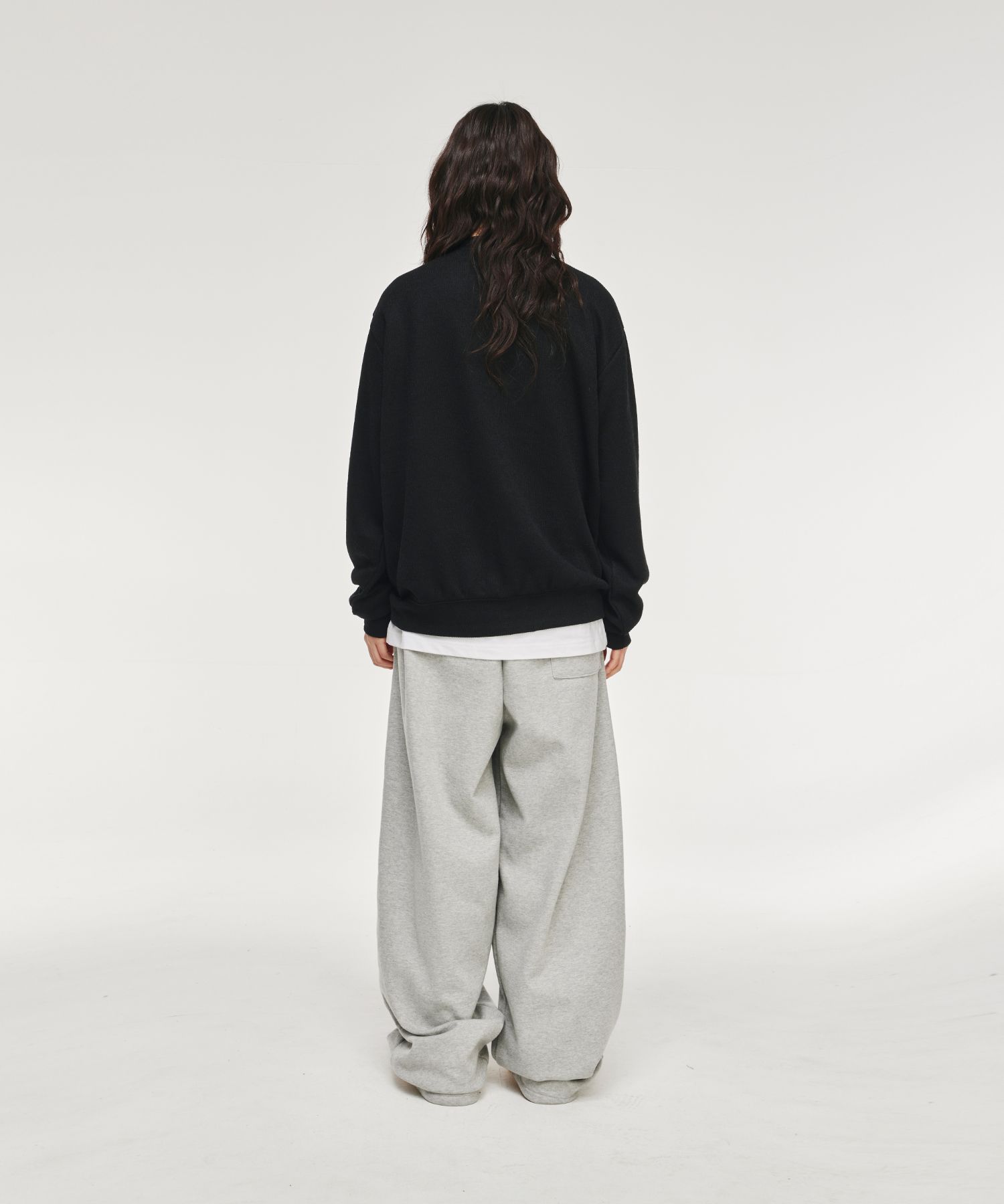 MUSINSA | SIGNATURE V-neck semi-crop cardigan [black]