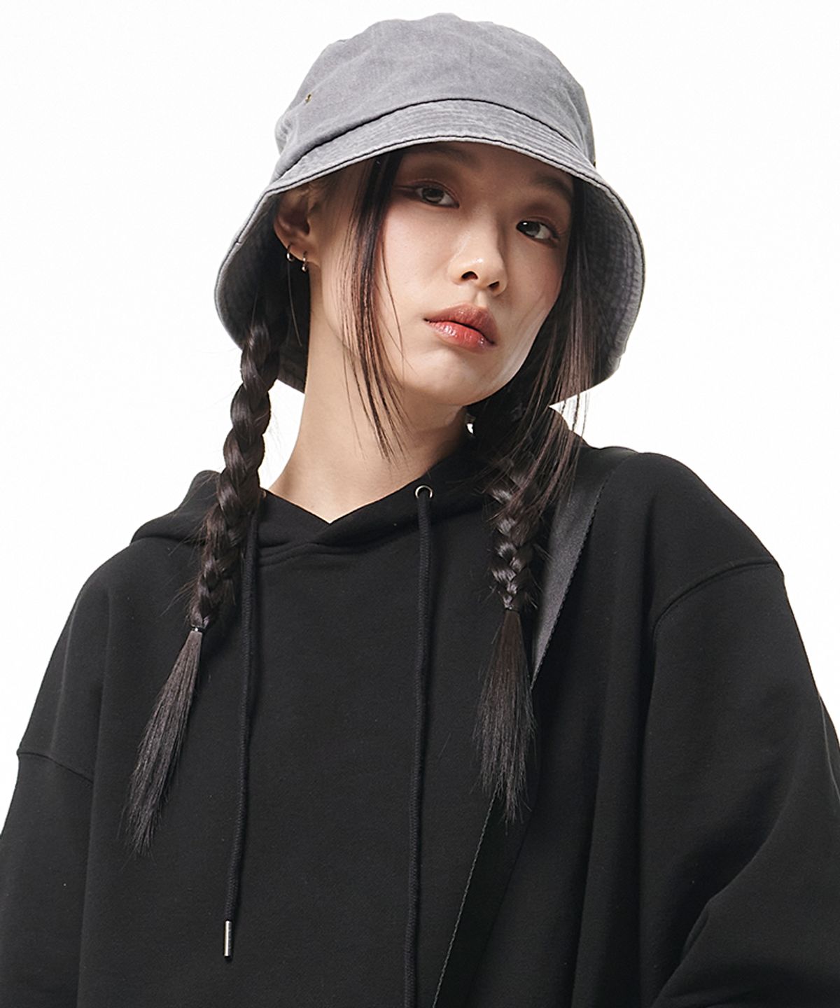 아티스트웨어(ARTISTWEAR) [ATW] 원버튼 피그먼트 버킷햇 - 그런지그레이