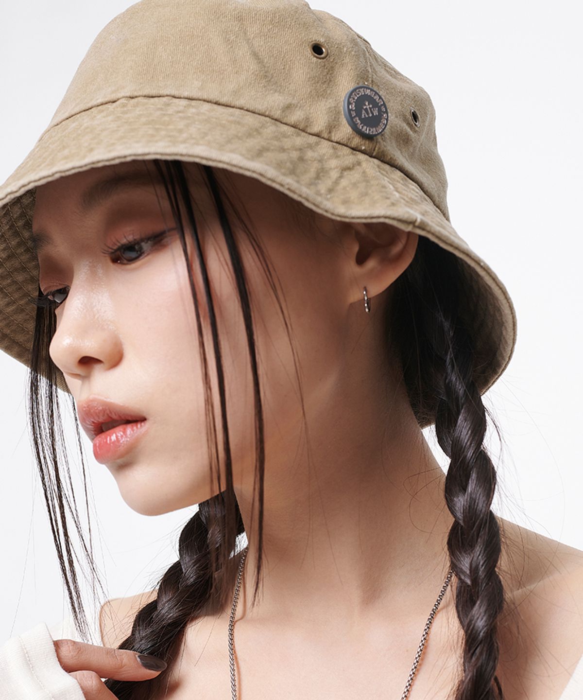 아티스트웨어(ARTISTWEAR) [ATW] 원버튼 피그먼트 버킷햇 - 그런지베이지