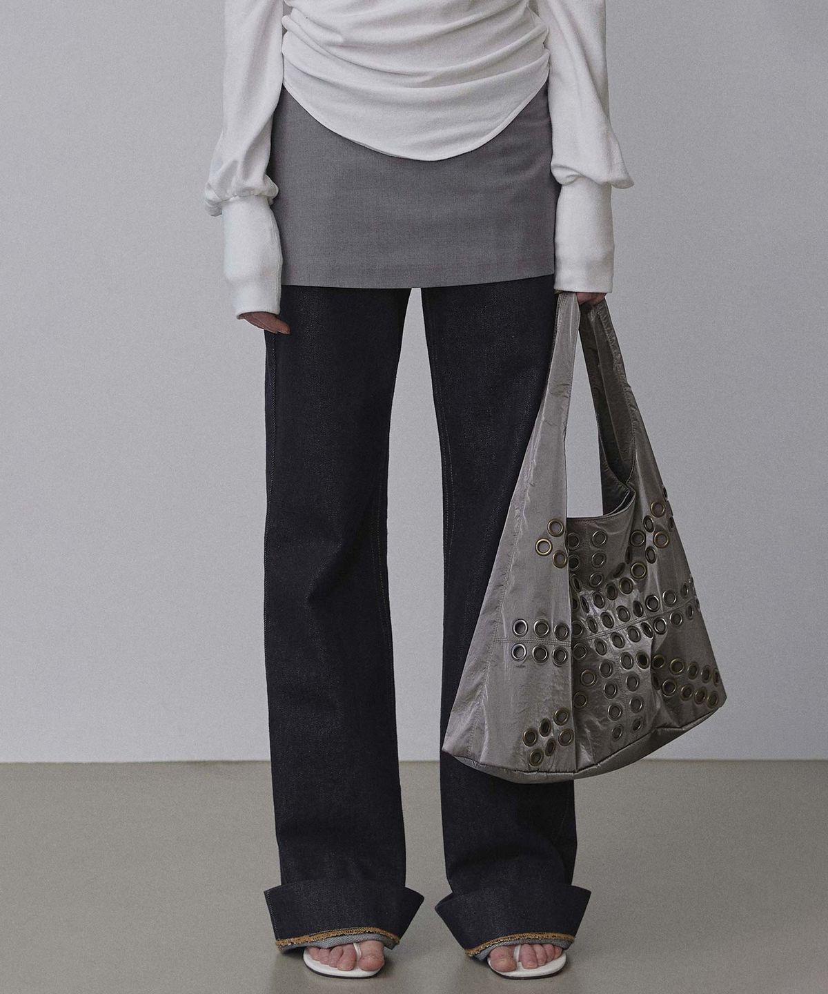 스컬프터(SCULPTOR) Stud Metallic Hobo Bag Gun Metal