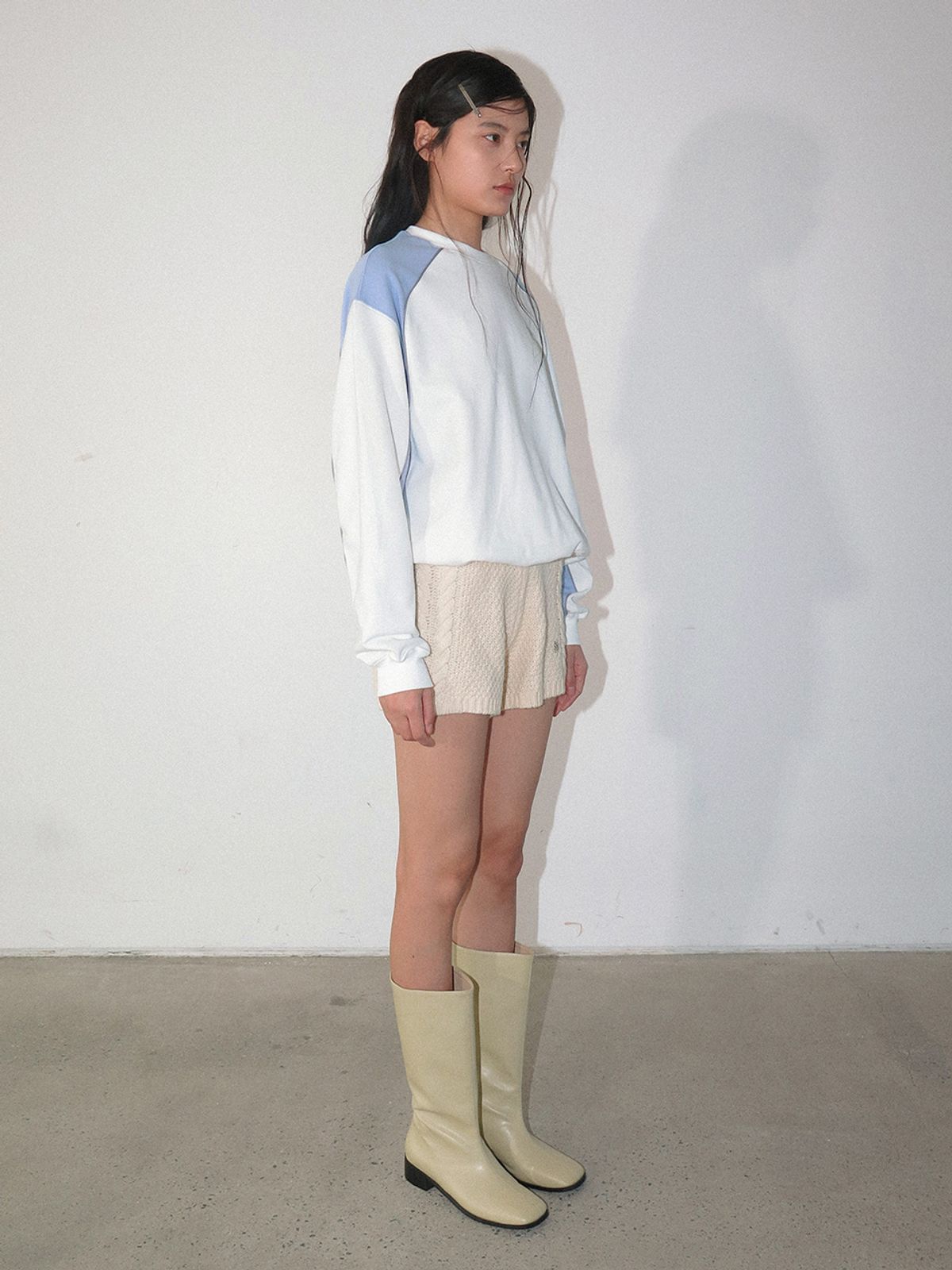 기준(KIJUN) MYSTERY Paneled Pullover Off-White Sky Blue