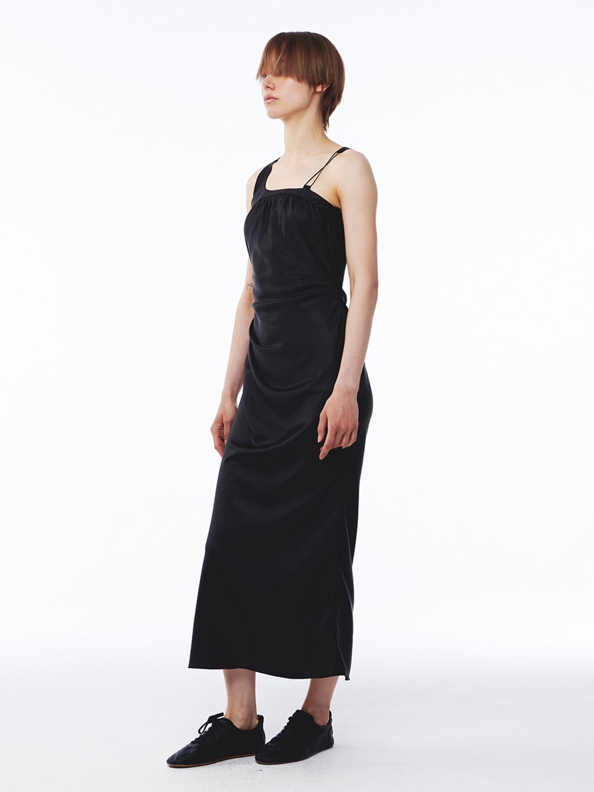 기준(KIJUN) Satin Back Tied Long Dress Black