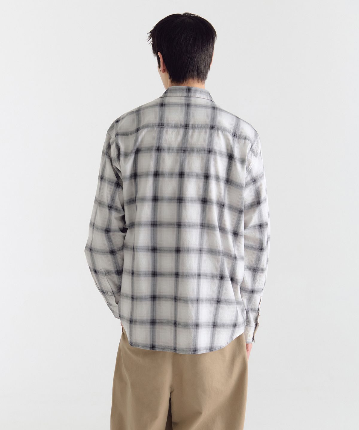무신사 스탠다드(MUSINSA STANDARD) 릴렉스드 옴브레 체크 셔츠 [화이트/블랙]