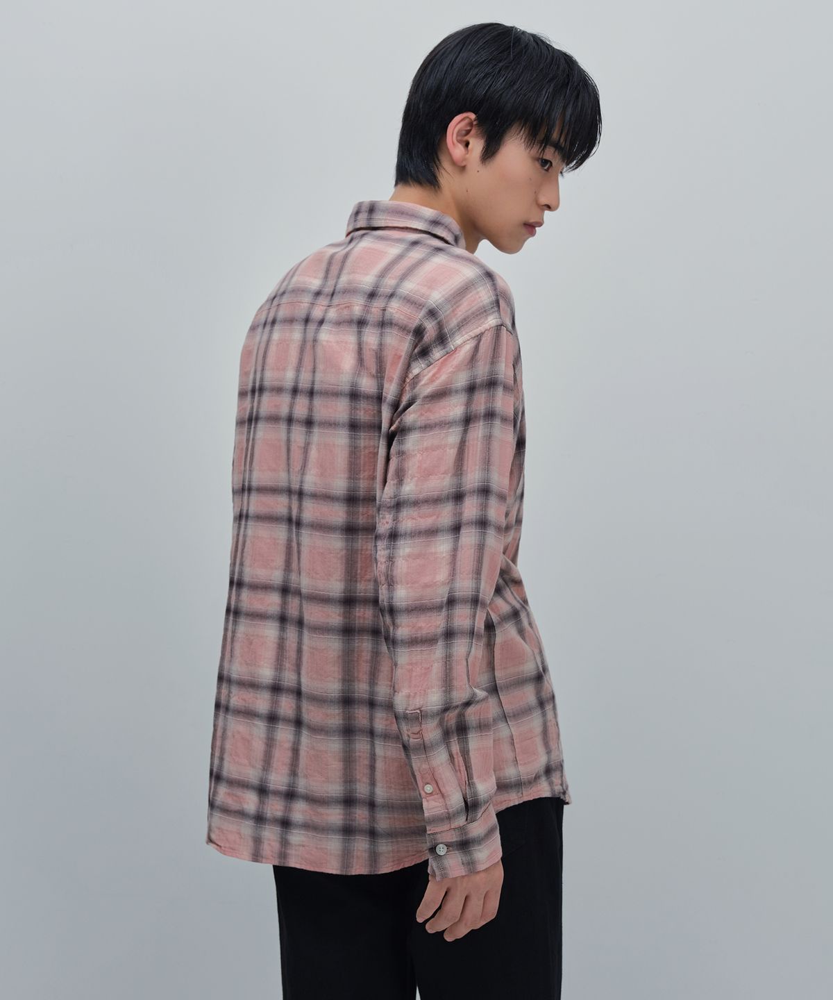 무신사 스탠다드(MUSINSA STANDARD) 릴렉스드 크링클 옴브레 체크 셔츠 [핑크/블랙]