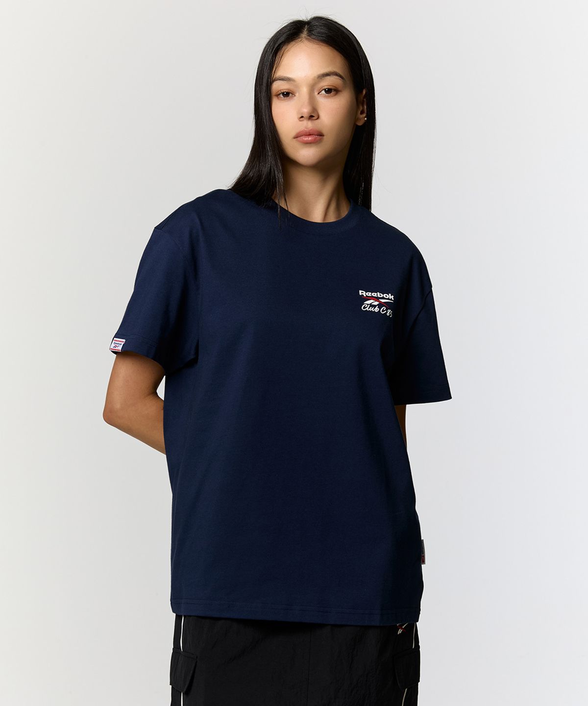 리복(REEBOK) 클럽C 40주년 그래픽 티셔츠 - 네이비