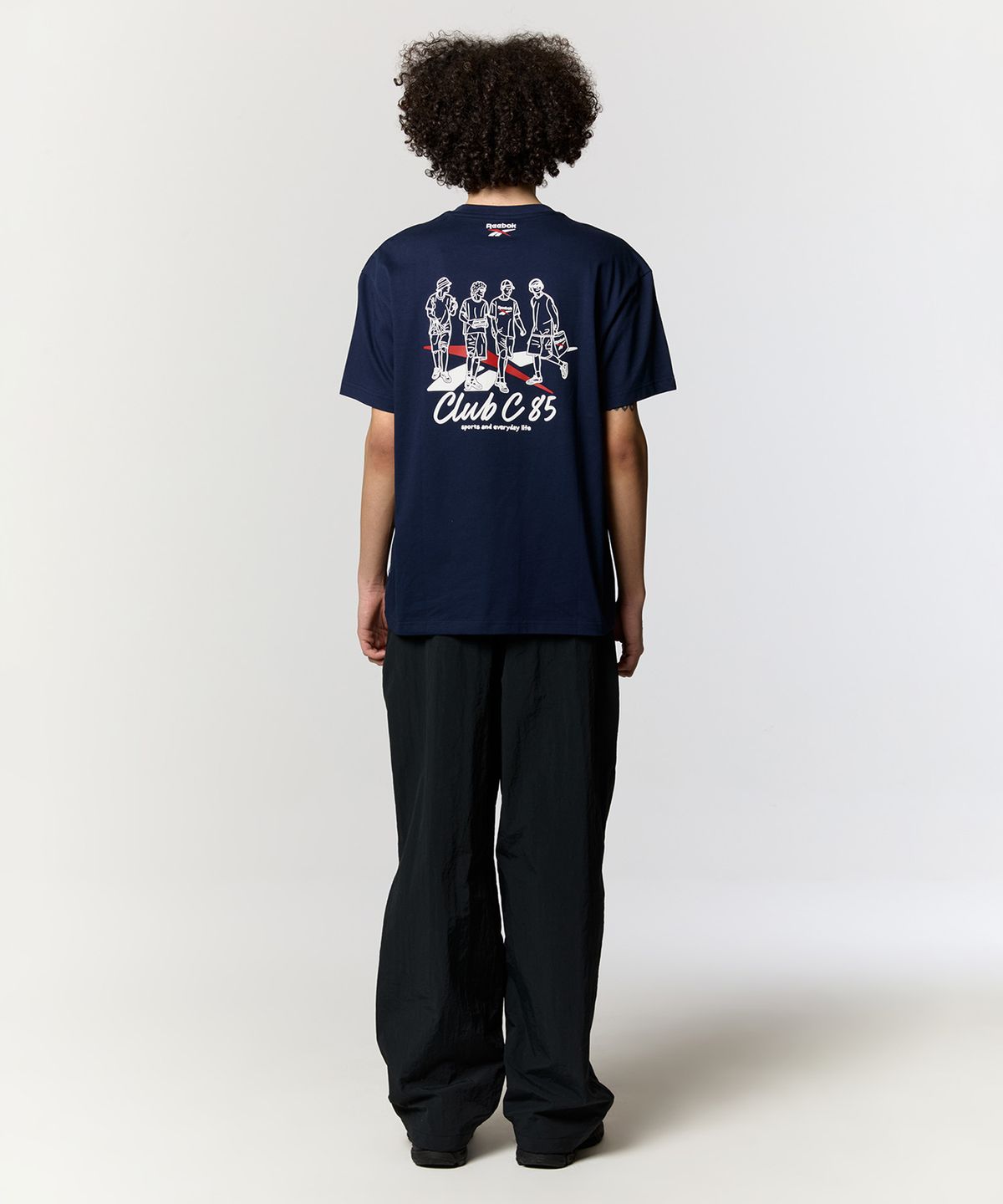 리복(REEBOK) 클럽C 40주년 그래픽 티셔츠 - 네이비
