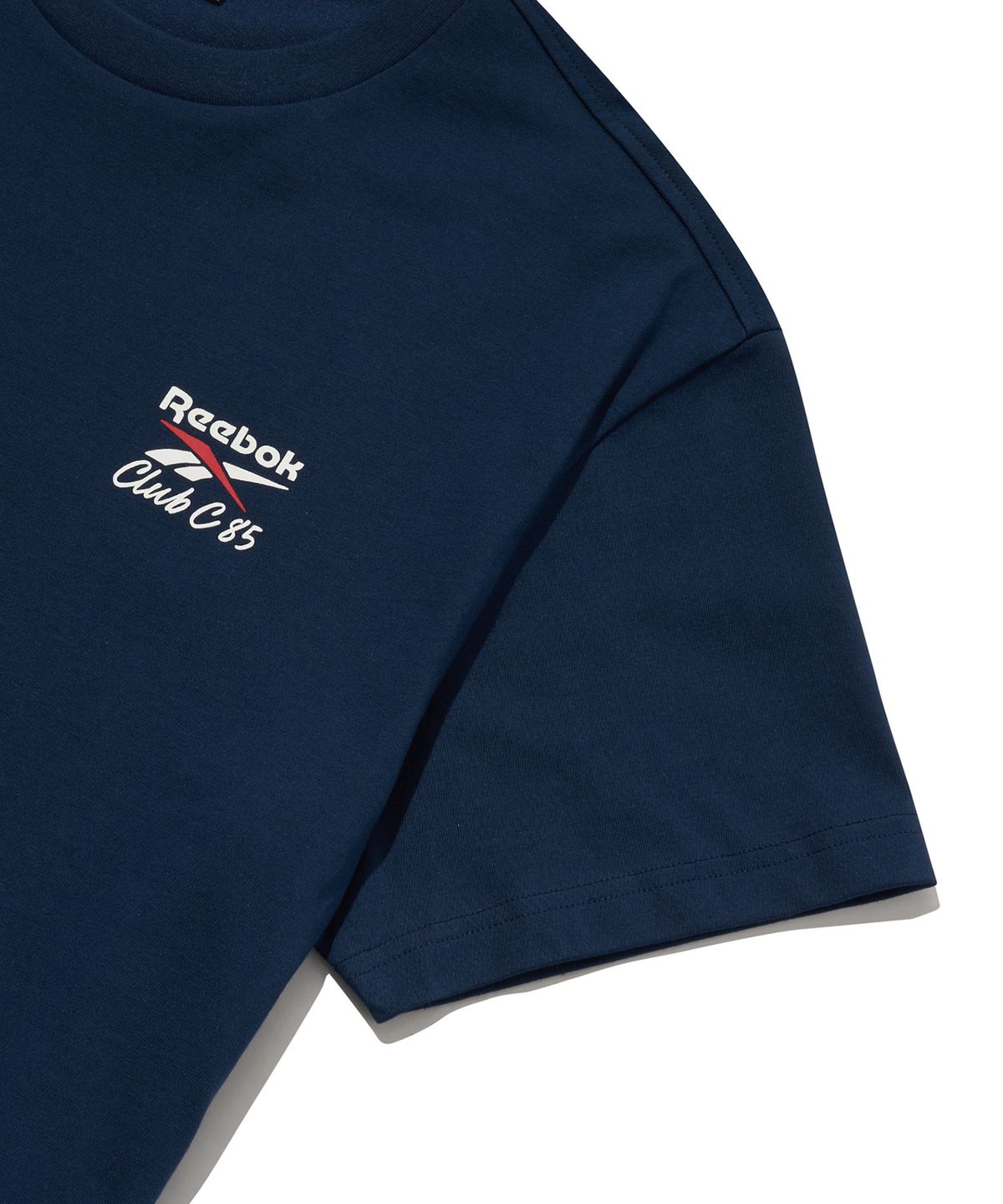 리복(REEBOK) 클럽C 40주년 그래픽 티셔츠 - 네이비