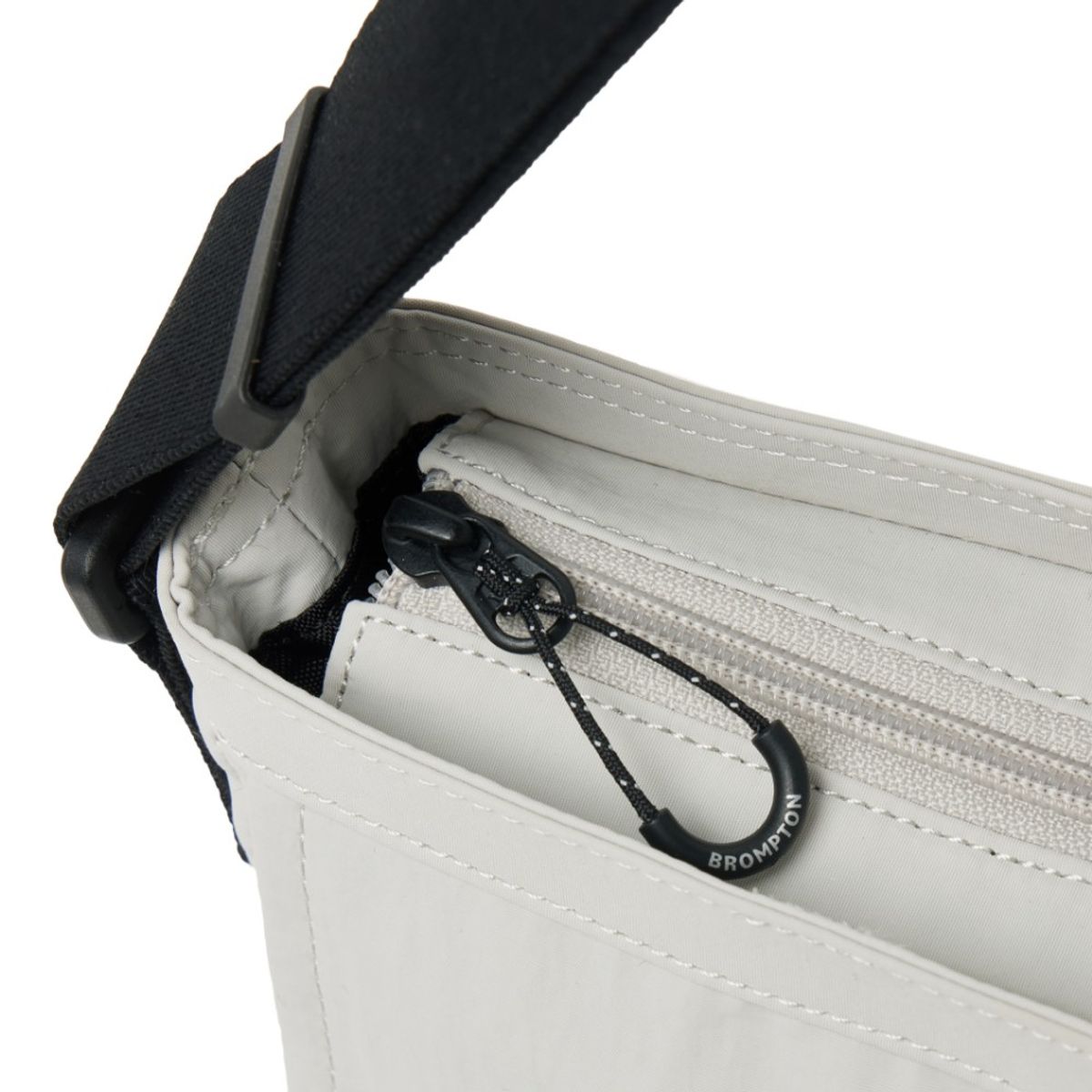 브롬톤 런던(BROMPTON LONDON) REPLECTIVE STRING CROSS BAG - L/GREY (P255ACR101)