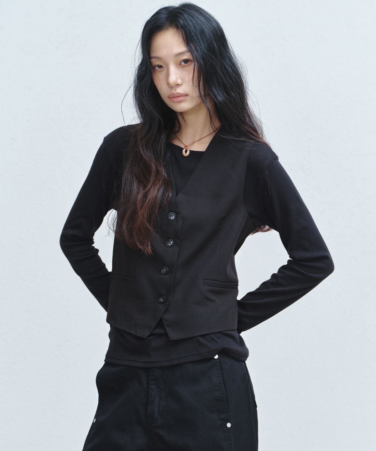 닉앤니콜(NICK&NICOLE) CLASSIC BUCKLE POINT VEST_BLACK
