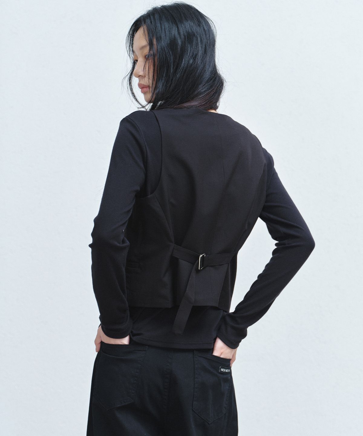 닉앤니콜(NICK&NICOLE) CLASSIC BUCKLE POINT VEST_BLACK
