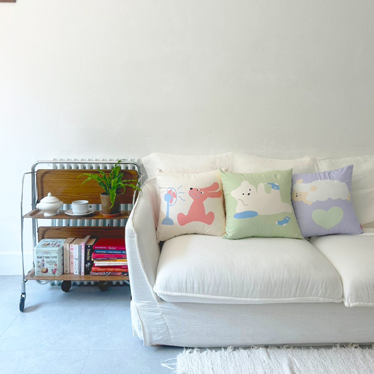 리코하우스(LICO HOUSE) 양말 벗는 곰 소파 쿠션 커버