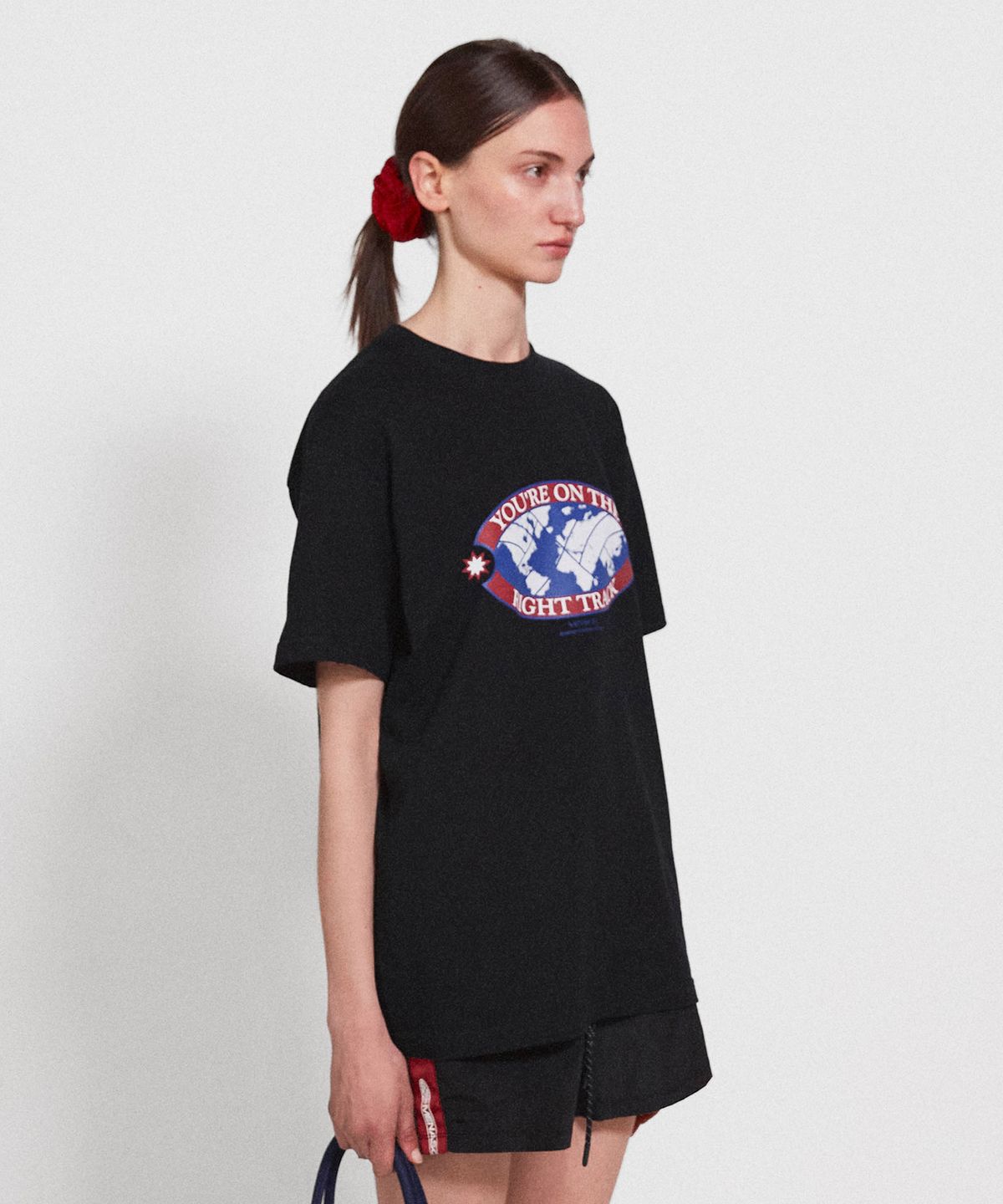 미나수(MENASOO) Right Track T Shirt_Black