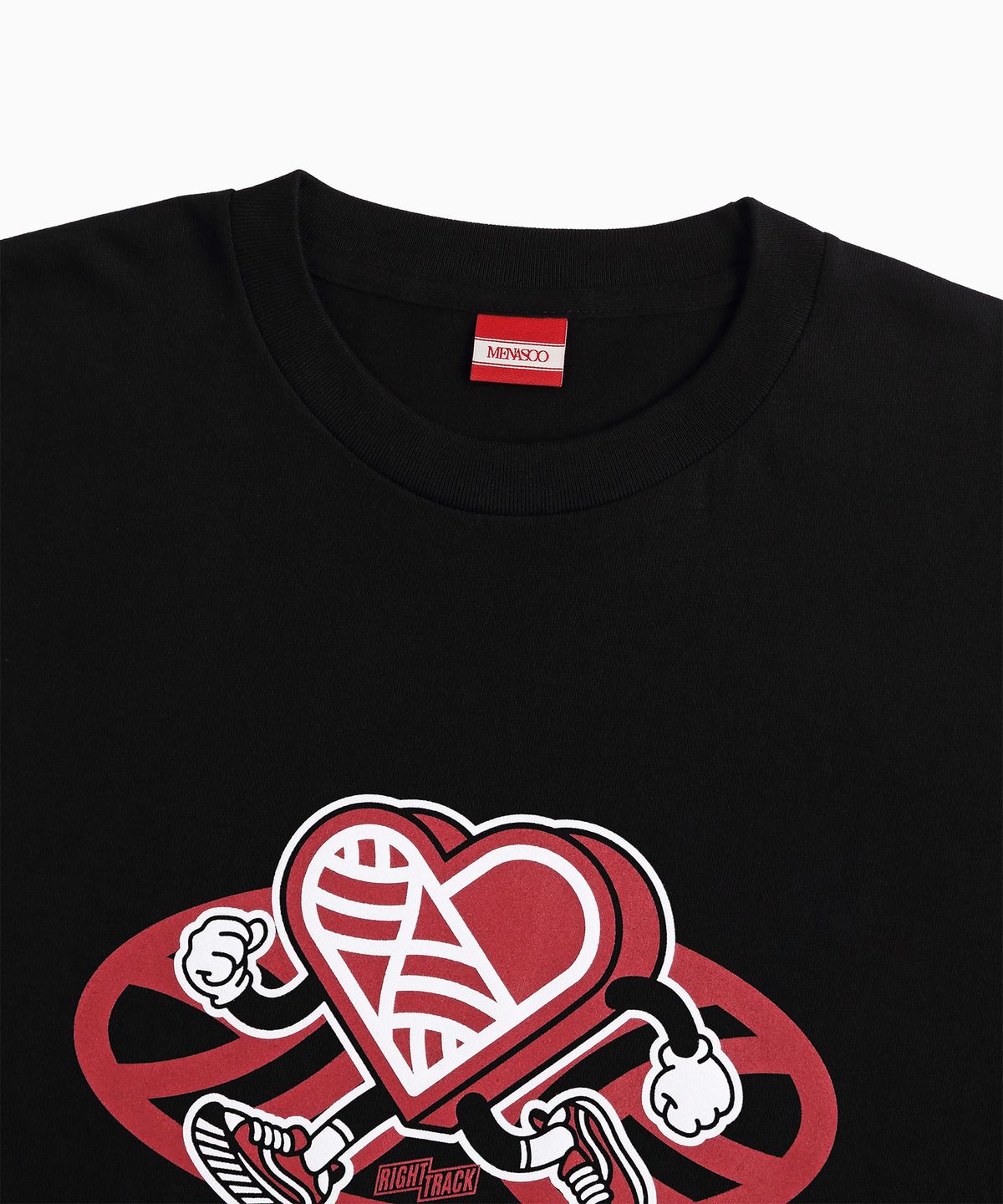 미나수(MENASOO) New Big Hearttrack Graphic T Shirt_Black
