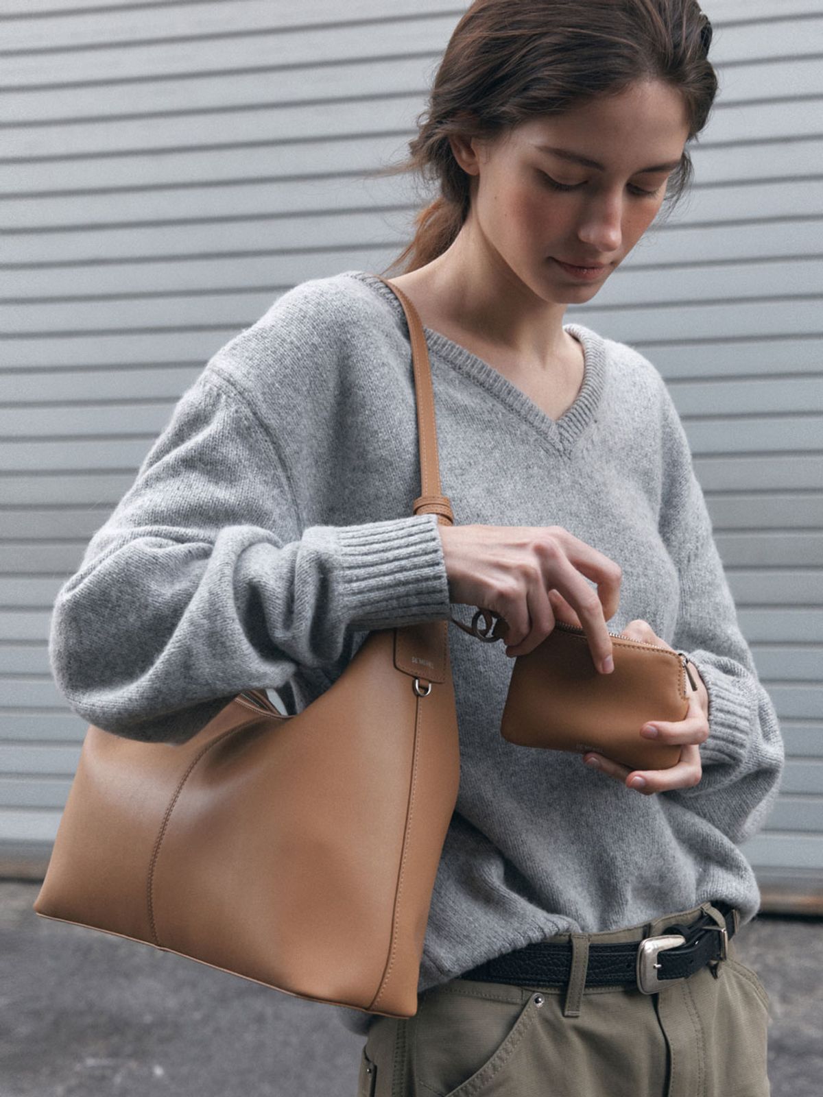 드메리엘(DEMERIEL) Veneta Hobo Bag Medium Beige