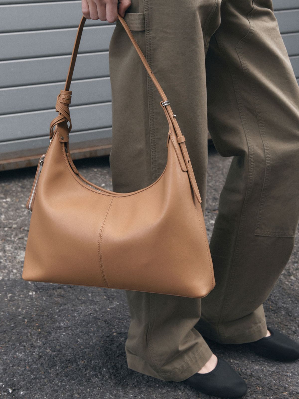 드메리엘(DEMERIEL) Veneta Hobo Bag Medium Beige