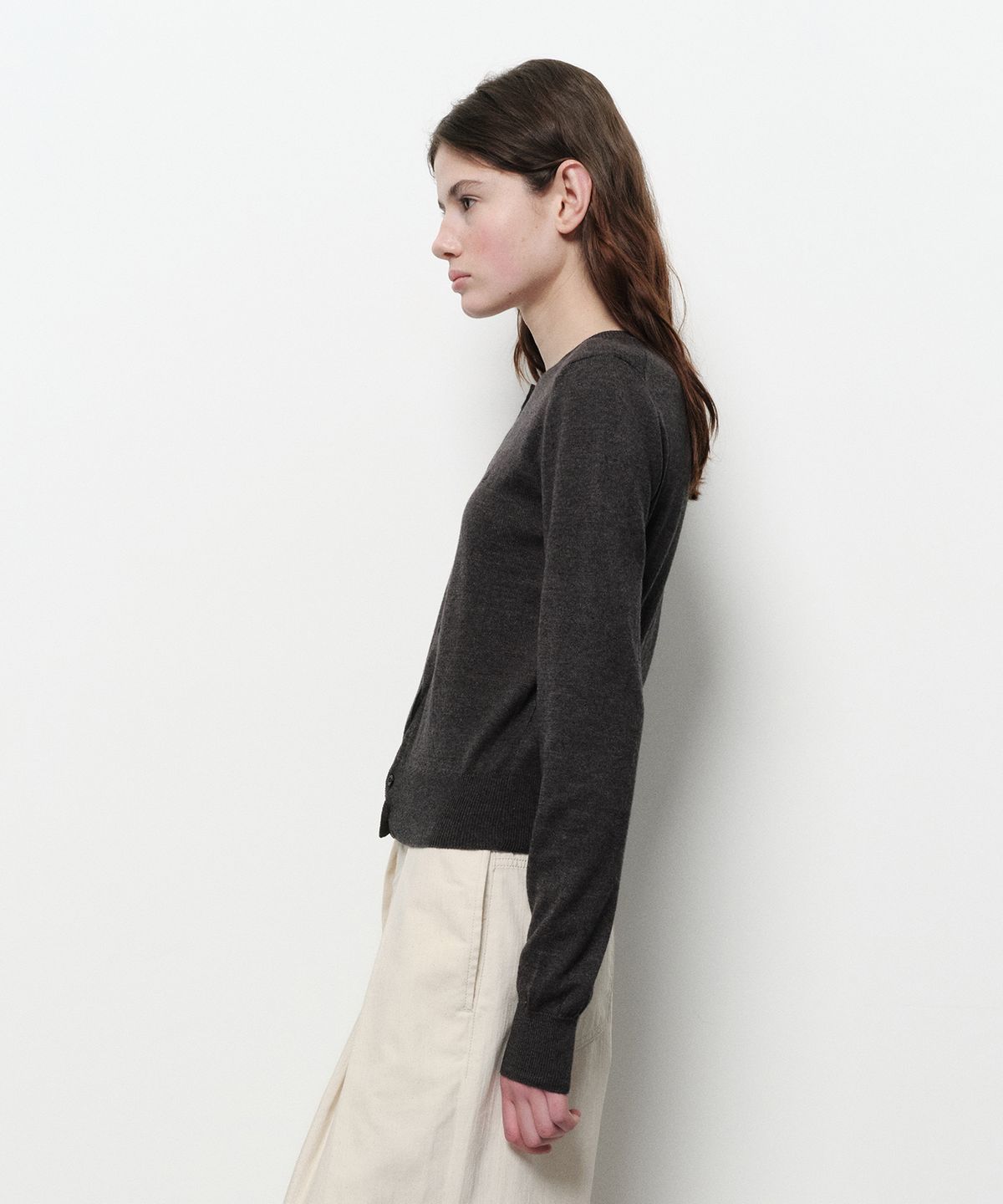 다이애그널(DIAGONAL) UNBALANCE BUTTON CARDIGAN (charcoal)