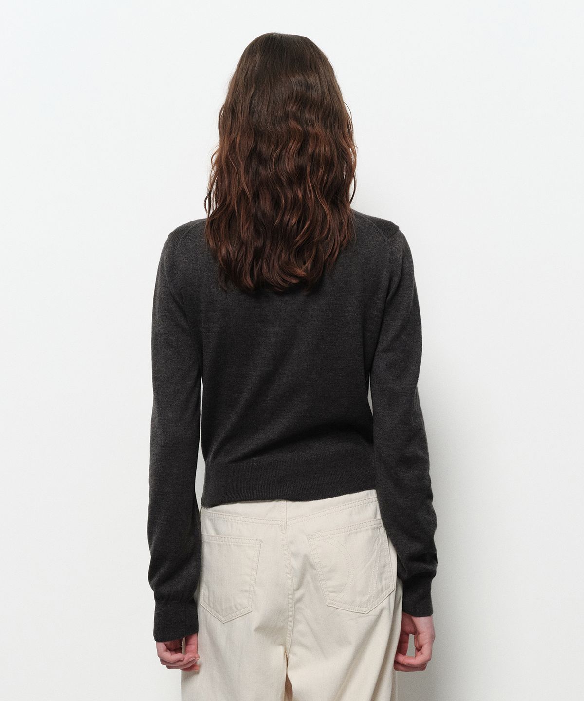 다이애그널(DIAGONAL) UNBALANCE BUTTON CARDIGAN (charcoal)