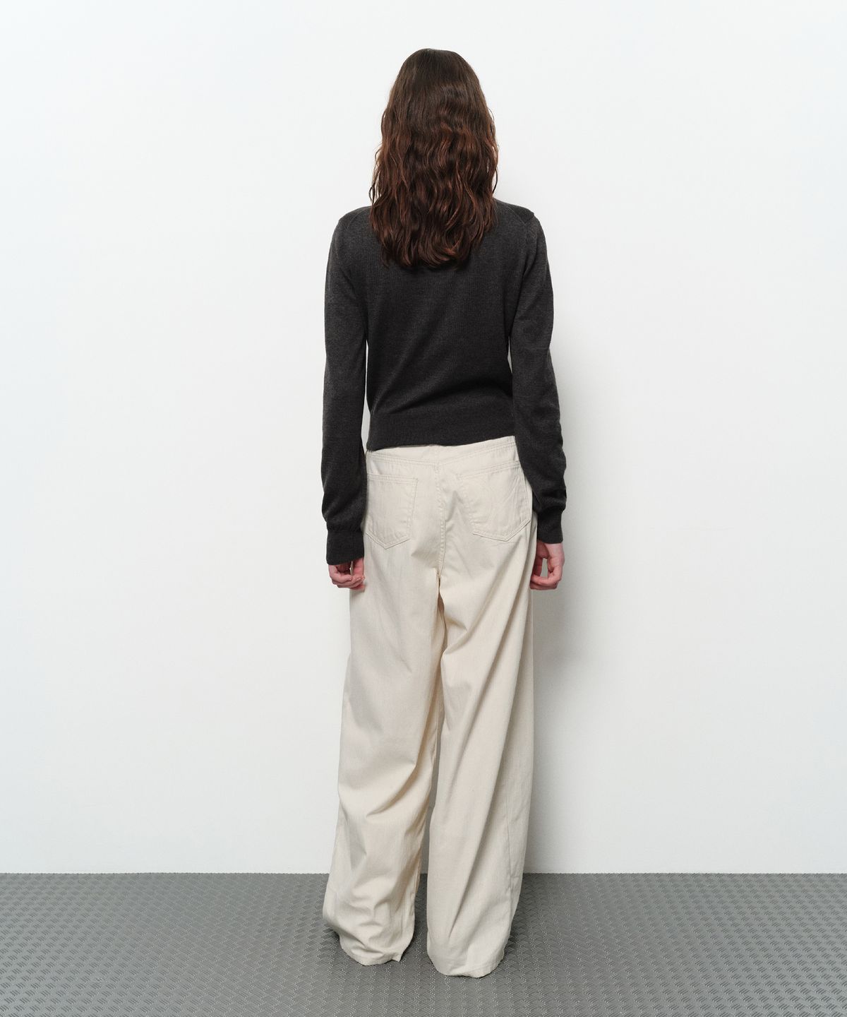 다이애그널(DIAGONAL) UNBALANCE BUTTON CARDIGAN (charcoal)