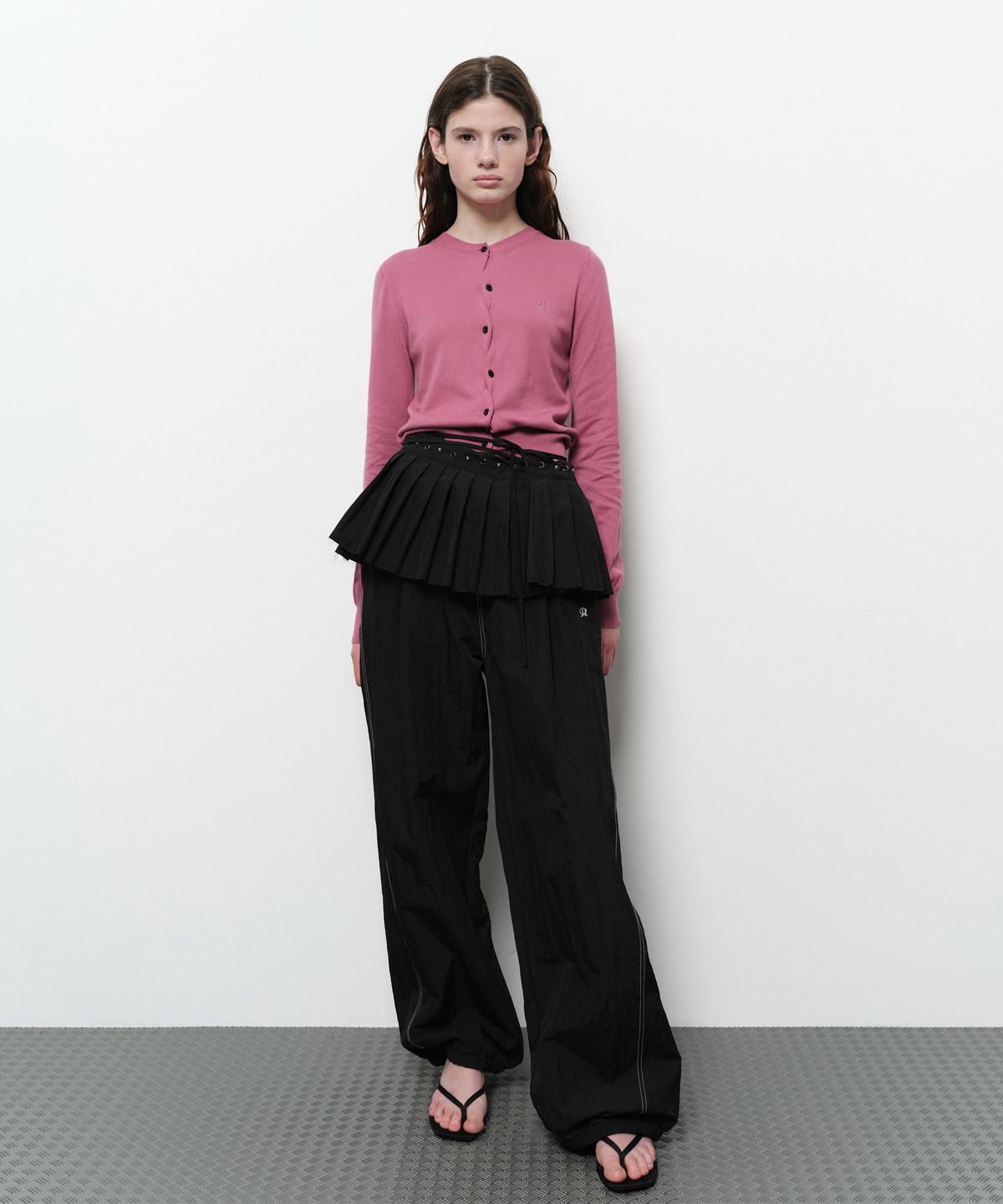 다이애그널(DIAGONAL) UNBALANCE BUTTON CARDIGAN (pink)