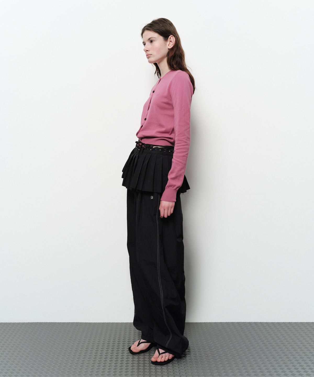다이애그널(DIAGONAL) UNBALANCE BUTTON CARDIGAN (pink)