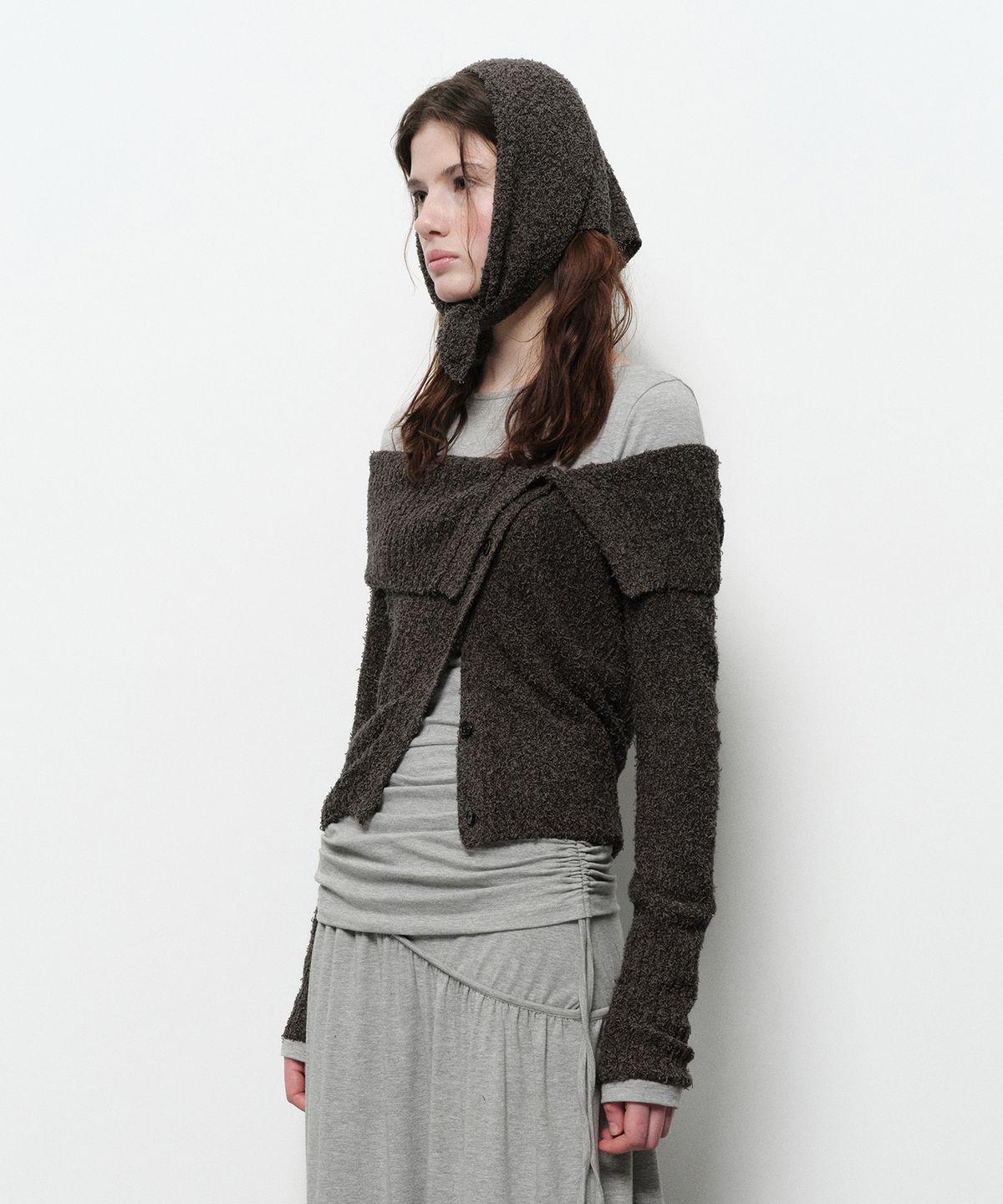 다이애그널(DIAGONAL) OFF SHOULDER BUTTON CARDIGAN (black)